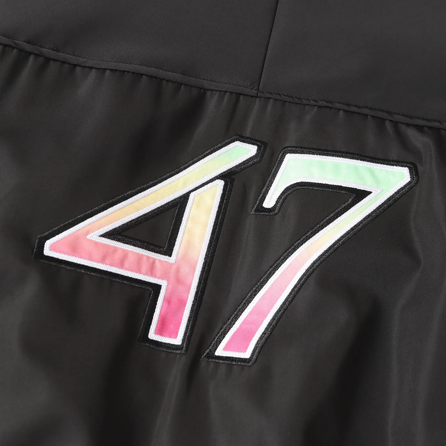 🅿️570 Dior/Dior No. 47 neon pink edge black flight jacket. This short is a new product in the 2025 autumn series, from the ANDLEWIS HLTON limited series. Crafted from black technical fabric, the sleeves feature the co-branded logo, a graphic reinterpretation of the logo. Pair it with or for a comfortable and trendy look.  Size:XS S M L