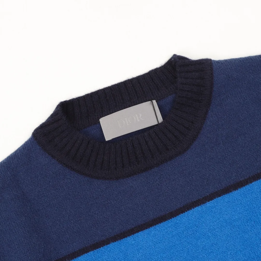 🅿️600 DIOR CD Diamond blue gradient stripe patch crew neck sweater. Custom-woven cashmere and cotton blended material, jacquard tissue imported from Germany, imported machine embroidery technology, high precision, smooth and delicate lines, garment washing water softening and deodorizing process, through professional washing equipment and specific detergents, the clothes are deeply cleaned and deodorized to improve the feel and appearance of the clothes, customized accessories, loose fit #All knitted and sweater garments are not recommended to be machine washed or tumble dried at high temperatures! Size：S-XL