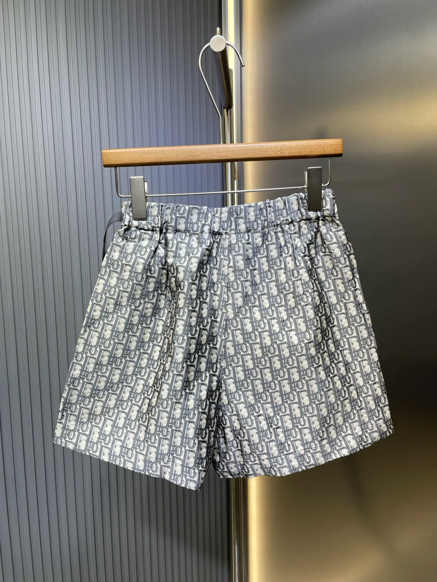 🅿️360 DIO* 🌟【Top Replica】Vacation series culottes with fabric panels and versatile culottes with a high-end and fashionable silhouette. The three-dimensional cut is very wide and the upper body is slimming. A must-have item for fair and beautiful women! Elongates the leg lines. A must-have item for presbyopia. It’s really easy to wear. Super versatile. Size: SML