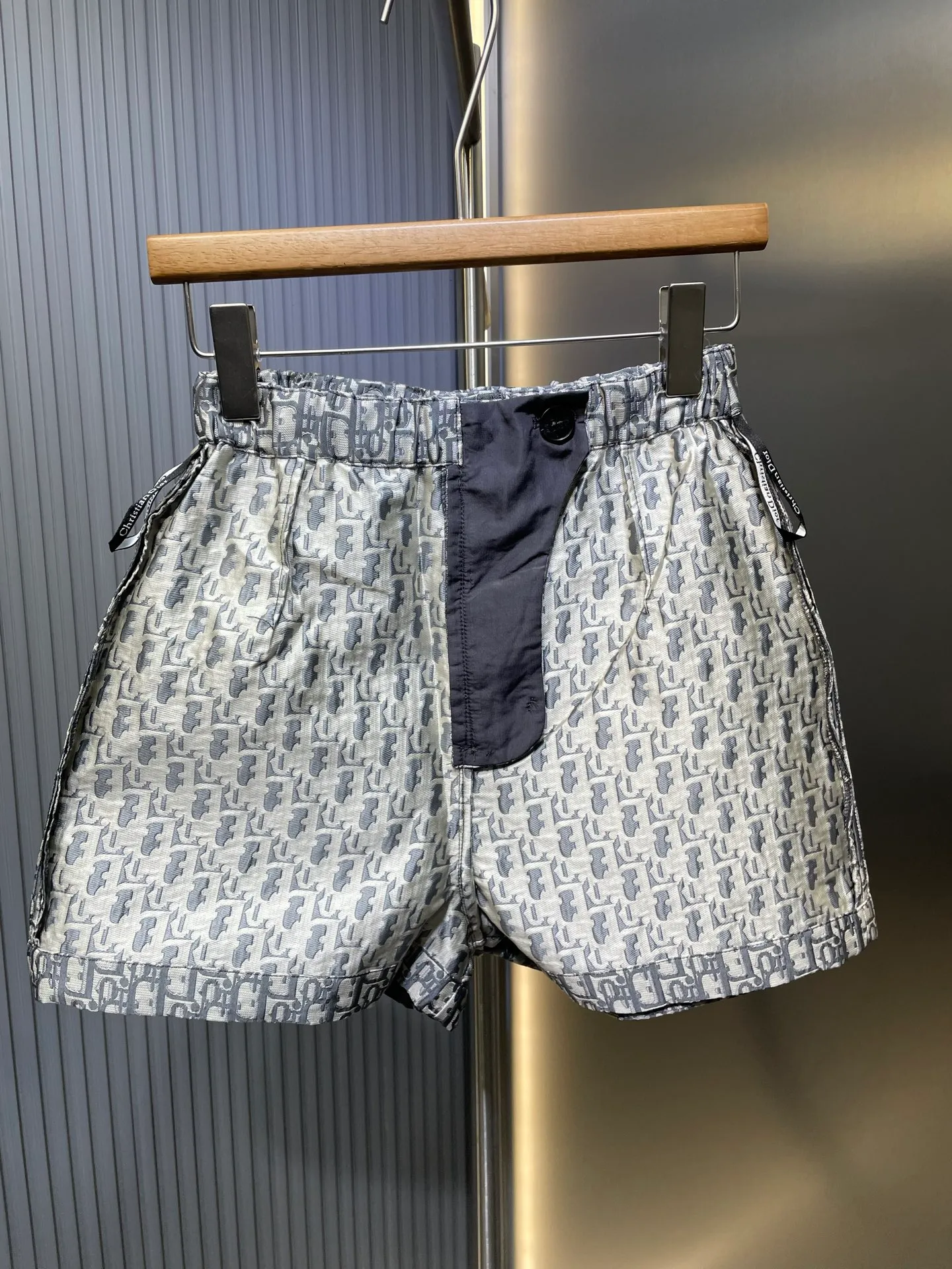 🅿️360 DIO* 🌟【Top Replica】Vacation series culottes with fabric panels and versatile culottes with a high-end and fashionable silhouette. The three-dimensional cut is very wide and the upper body is slimming. A must-have item for fair and beautiful women! Elongates the leg lines. A must-have item for presbyopia. It’s really easy to wear. Super versatile. Size: SML