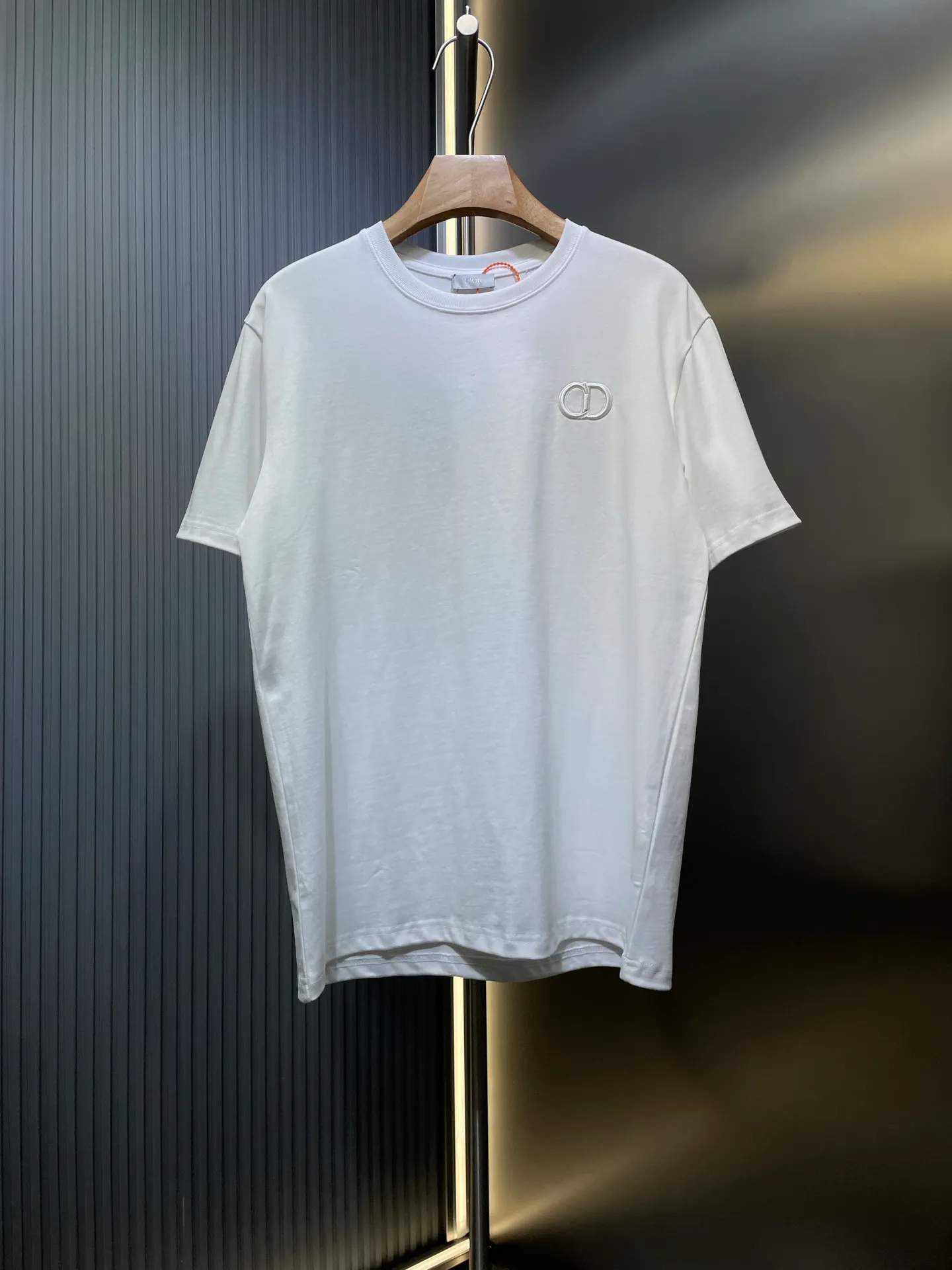 🅿️260 dior 🌟【Top replica】cd letters embroidered round neck short sleeves Process description: The color is custom-woven and dyed, with "cd" design on the chest. A perfect fashionable and trendy item! The oversize version is very slimming and can be worn with a T-skirt or shorts. Who wouldn’t love it? The texture of the custom-made fabrics is great and versatile for all seasons, and the styles are the same for men and women! ⚠️size:smlxl