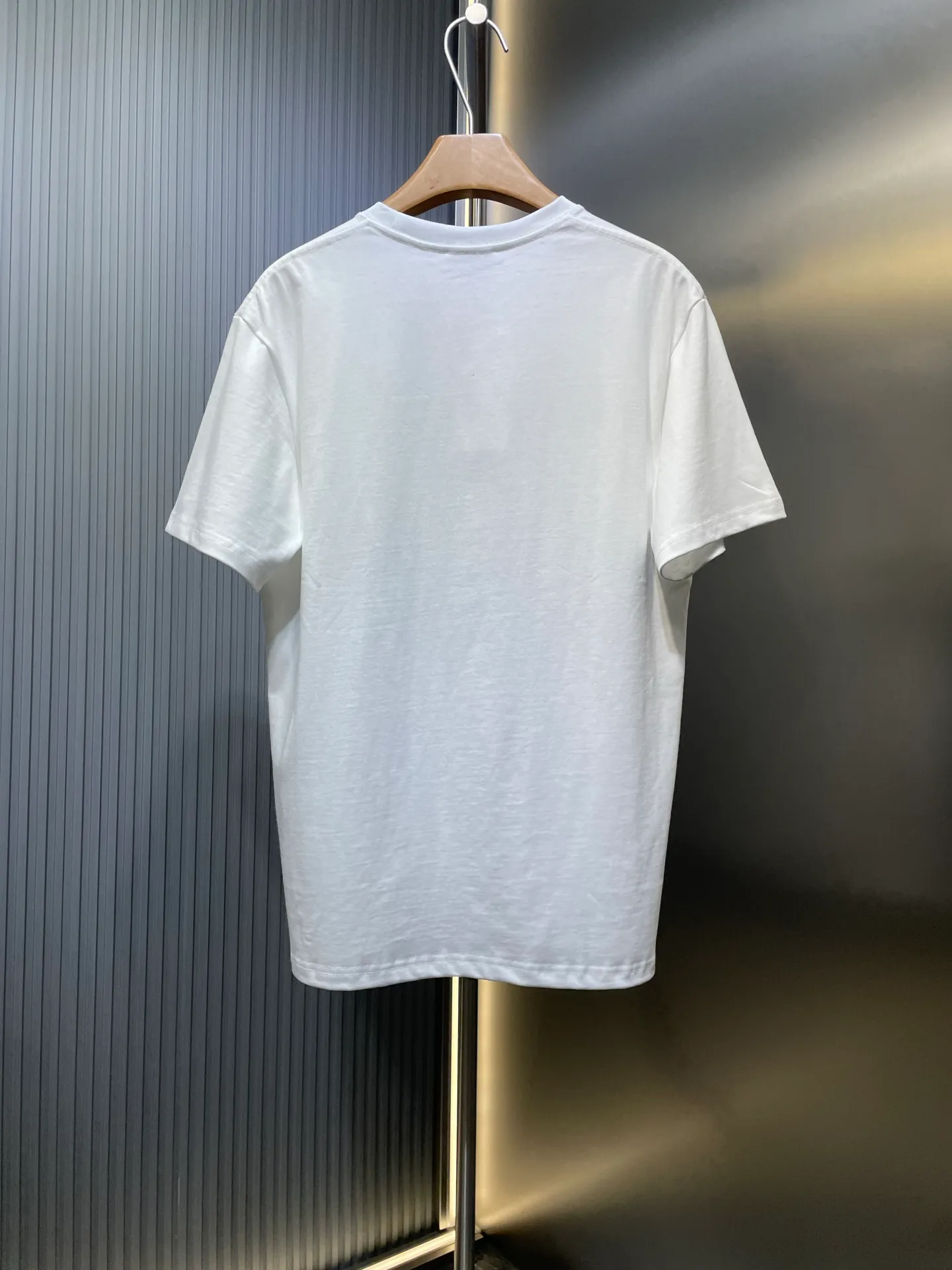 🅿️260 dior 🌟【Top replica】cd letters embroidered round neck short sleeves Process description: The color is custom-woven and dyed, with "cd" design on the chest. A perfect fashionable and trendy item! The oversize version is very slimming and can be worn with a T-skirt or shorts. Who wouldn’t love it? The texture of the custom-made fabrics is great and versatile for all seasons, and the styles are the same for men and women! ⚠️size:smlxl