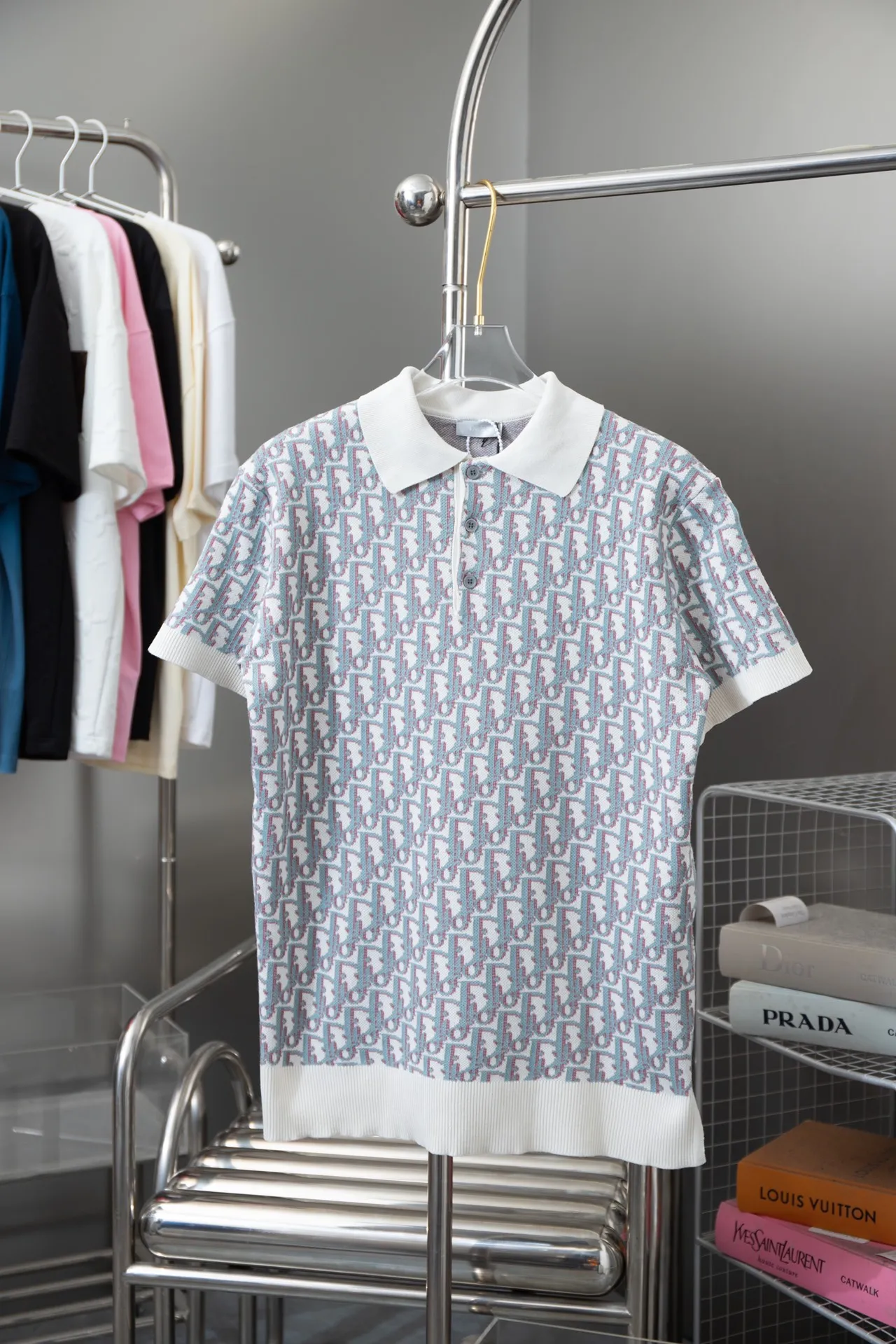 🅿️230 High quality 𝐷‍𝑜*25 new arrivals in early spring. Woolen T-shirt with three-dimensional logo all over. Slim fit, made of 100% cotton yarn🧵. The texture and skin-friendly feeling are excellent. The density is very high. It is a must-have summer item for everyone. S M L XL