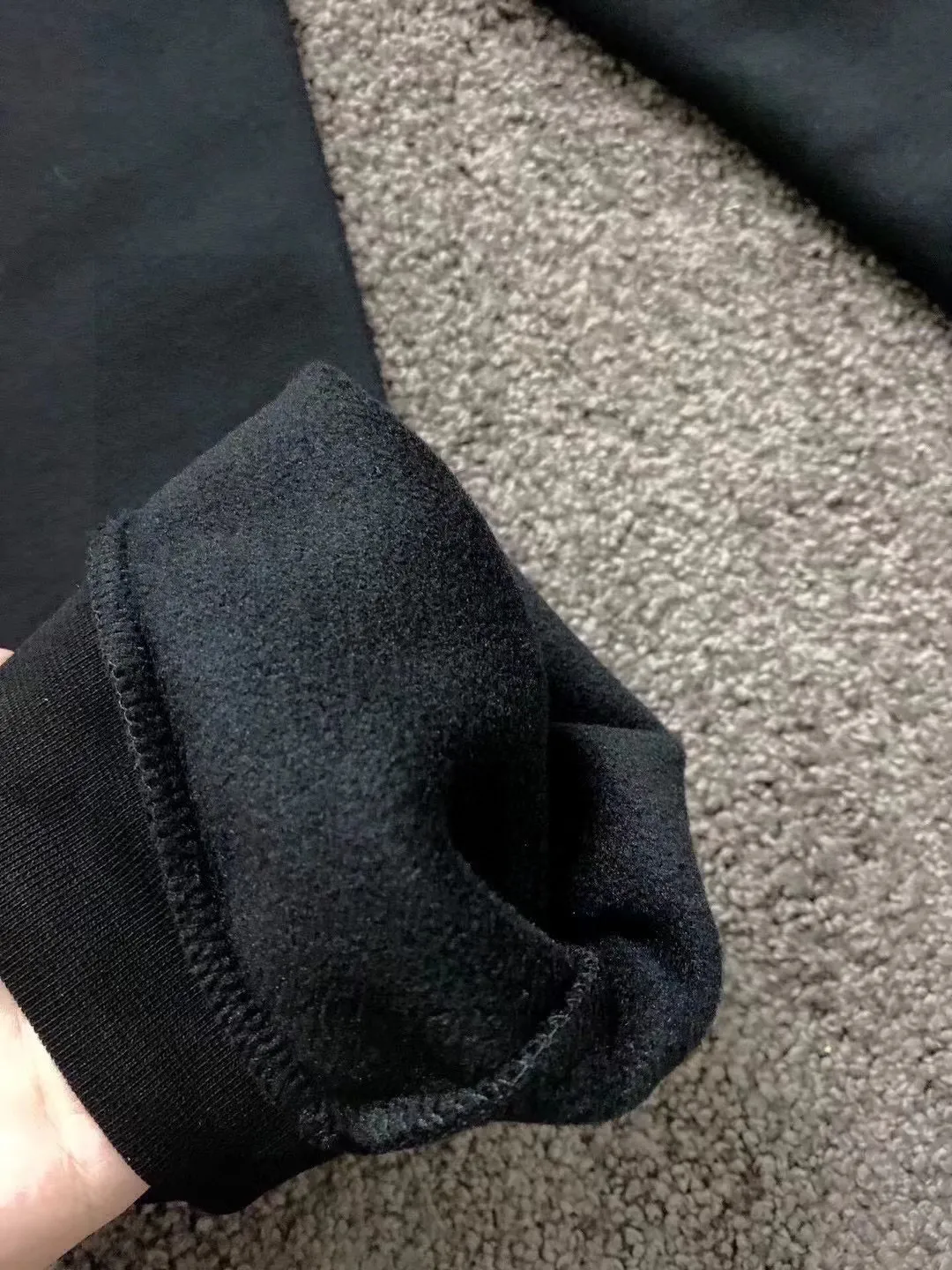 🅿️460 brand [DIOR Dior] (velvet and thickened) 2025 autumn and winter new product, celebrities' favorite fashion-flavored casual suit, clean and neat tailoring, full of urban style. Made of high-quality customized fabrics, the inner warmth is excellent, the hand feels soft and dry, and the upper body effect is crisp and stylish. The three-dimensional cutting process and the pattern are all of high standards, and the silhouette version has the right benefits! It is not tight at all, and you feel good when you put it on. So many top-quality raw materials create high-end products with unparalleled value. It is the first choice for high-end fashion people. (Size: M-4XL can wear up to 200 pounds)