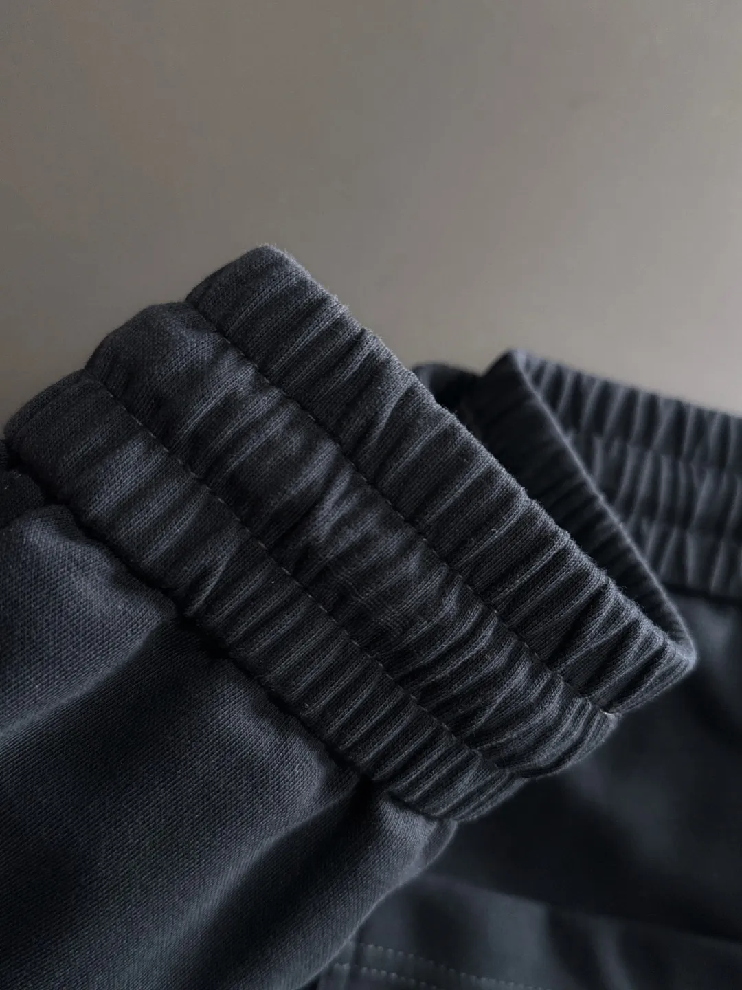 🅿️400 next day shipping Dior 2025 spring and summer new elastic band casual pants, thin counter custom fabrics, high breathability and comfort, impeccable details, brand element design concept, reflecting high quality. It feels delicate and soft! It presents a casual cut and the upper body shape is great! Size: M-4XL