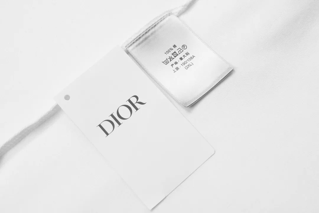 🅿️190 DIOR Dior 2025 new embroidered bee logo couple casual polo shirt ·Customized pique cotton fabric ·Imported Tajima machine embroidery technology ·Collar label, hangtag, main mark and three complete labels Color: White Size: M-XXXL
