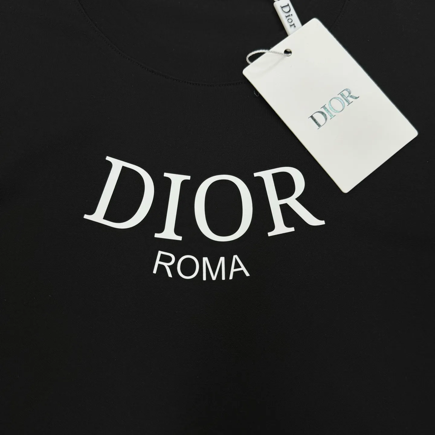 🅿️180 Dior 25s new summer cotton round neck short sleeves❤️Classic brand letter logo on the chest. High temperature three-dimensional heat transfer process. Preferred 260g pure cotton fabric! ! ! It is tight and thick and will not become thinner with washing... Mao Mao Party, who has high requirements for comfort, closes his eyes and flushes... The outline of the brand letters is clear and three-dimensional, revealing the visual impact of the picture! Color: White. Black. Size: s-xxl