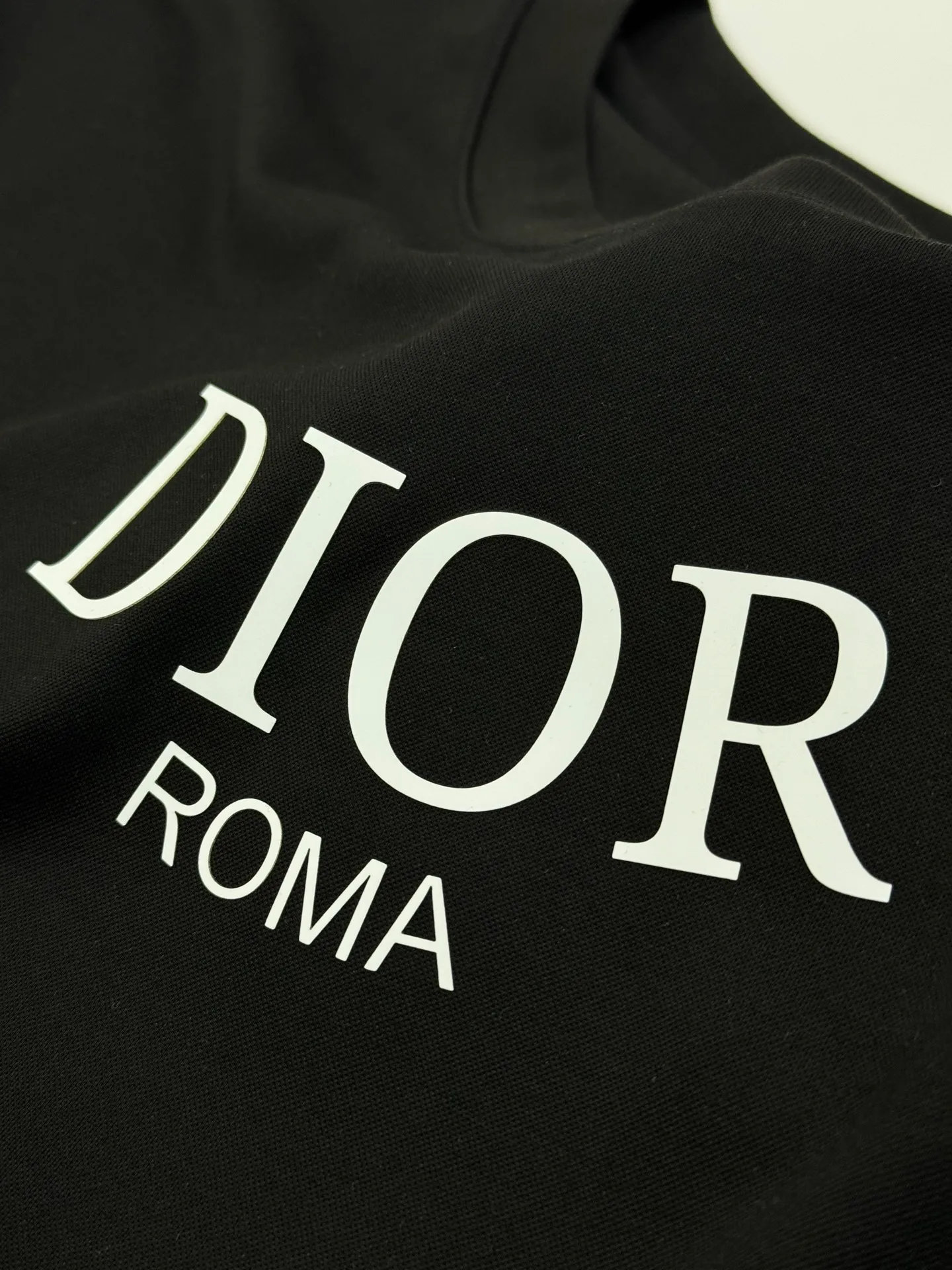🅿️180 Dior 25s new summer cotton round neck short sleeves❤️Classic brand letter logo on the chest. High temperature three-dimensional heat transfer process. Preferred 260g pure cotton fabric! ! ! It is tight and thick and will not become thinner with washing... Mao Mao Party, who has high requirements for comfort, closes his eyes and flushes... The outline of the brand letters is clear and three-dimensional, revealing the visual impact of the picture! Color: White. Black. Size: s-xxl