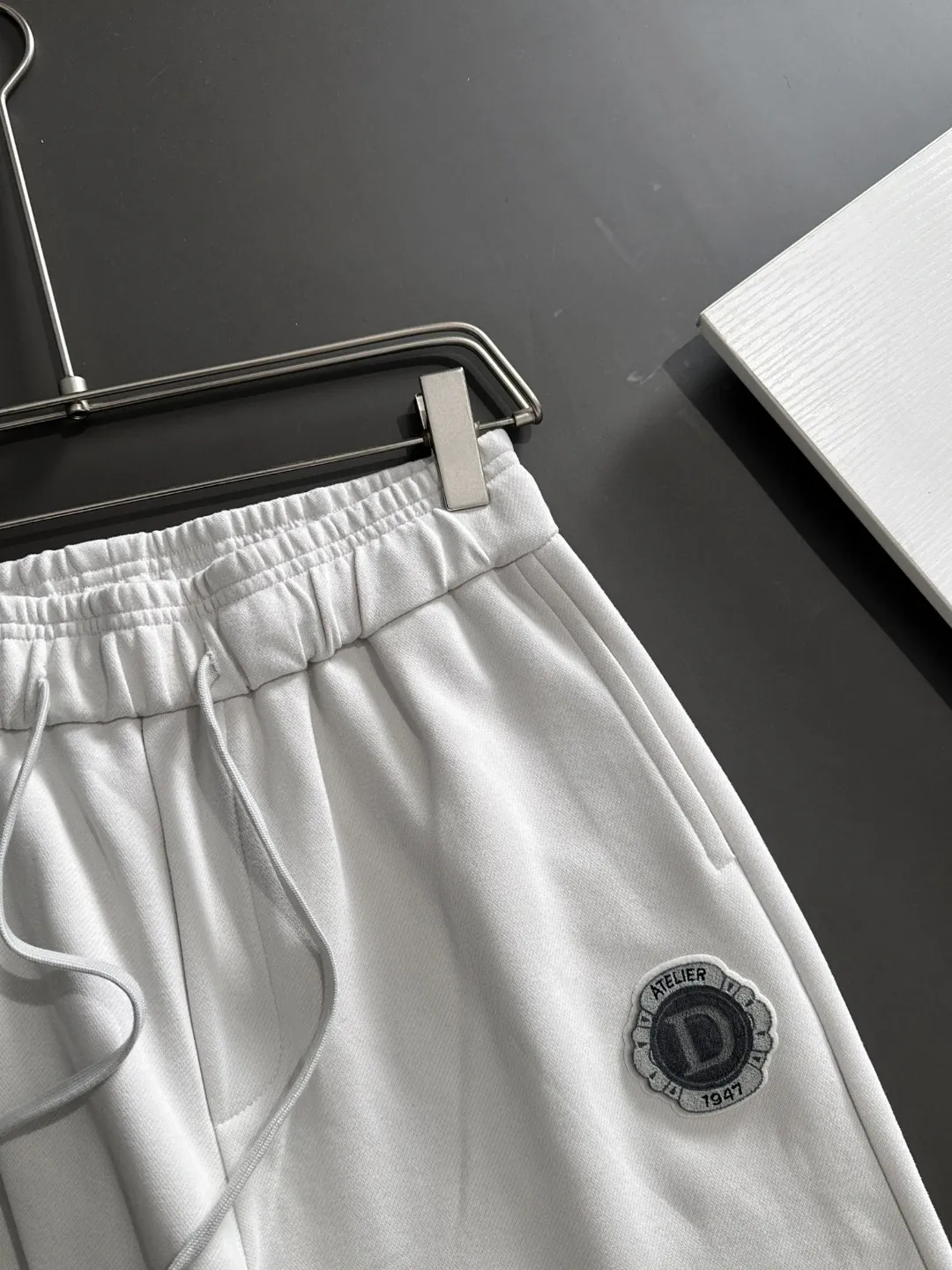 🅿️380 next day shipping Dior 2025 new early spring elastic band casual pants, thickened with velvet to keep warm. The custom-made fabrics at the counter are highly breathable and comfortable, with impeccable details and brand element design concepts, reflecting high quality. It feels delicate and soft! It presents a casual cut and the upper body shape is great! Size: M-4XL