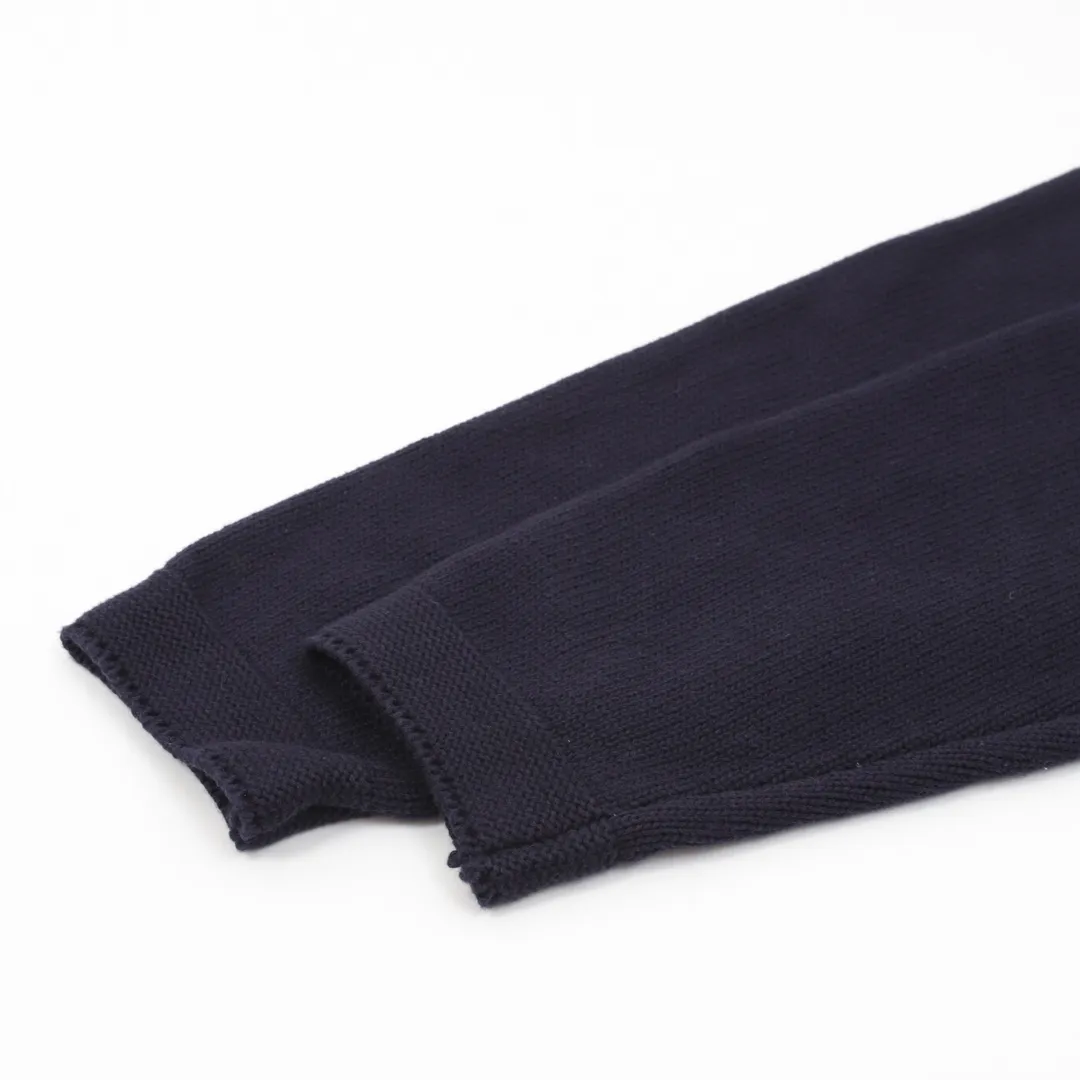 🅿️600 Dior embroidered cotton blend button cardigan. The fabric is made of 40-count cotton yarn and wool, and the cotton content is 62%. It is mixed with 38% polyester. Mixing two kinds of wool materials can effectively make the upper body more three-dimensional. The embroidery uses high-density wool yarn embroidery technology, and the front numbers are all equipped with the joint series embroidery LOGO. The number of stitches is about 12,000. The auxiliary buttons are made of natural horn buttons, with the brand's iconic [DIOR] LOGO on the buttons. This cardigan displays the Dior For My Real Friends logo from the DIOR AND HYLTON NEL collaboration. Crafted from white cotton-blend jersey with embroidery on the front and back, button fastening and ribbed trims. Size s-l