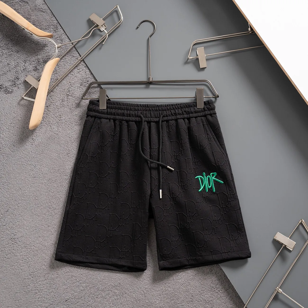 🅿️140 #Z0011 [Restock all year round] Dior Dior knitted embroidered shorts are ultra-high-end quality embroidered, made with double-pressing technology, original replica, three-dimensional foam printing, the latest Alphabet LOGO pattern design, the knitted fabric is stiff and solid, fashionable and urban, the first choice for home and travel! Color: Black White Size: M L XL XXL XXXl