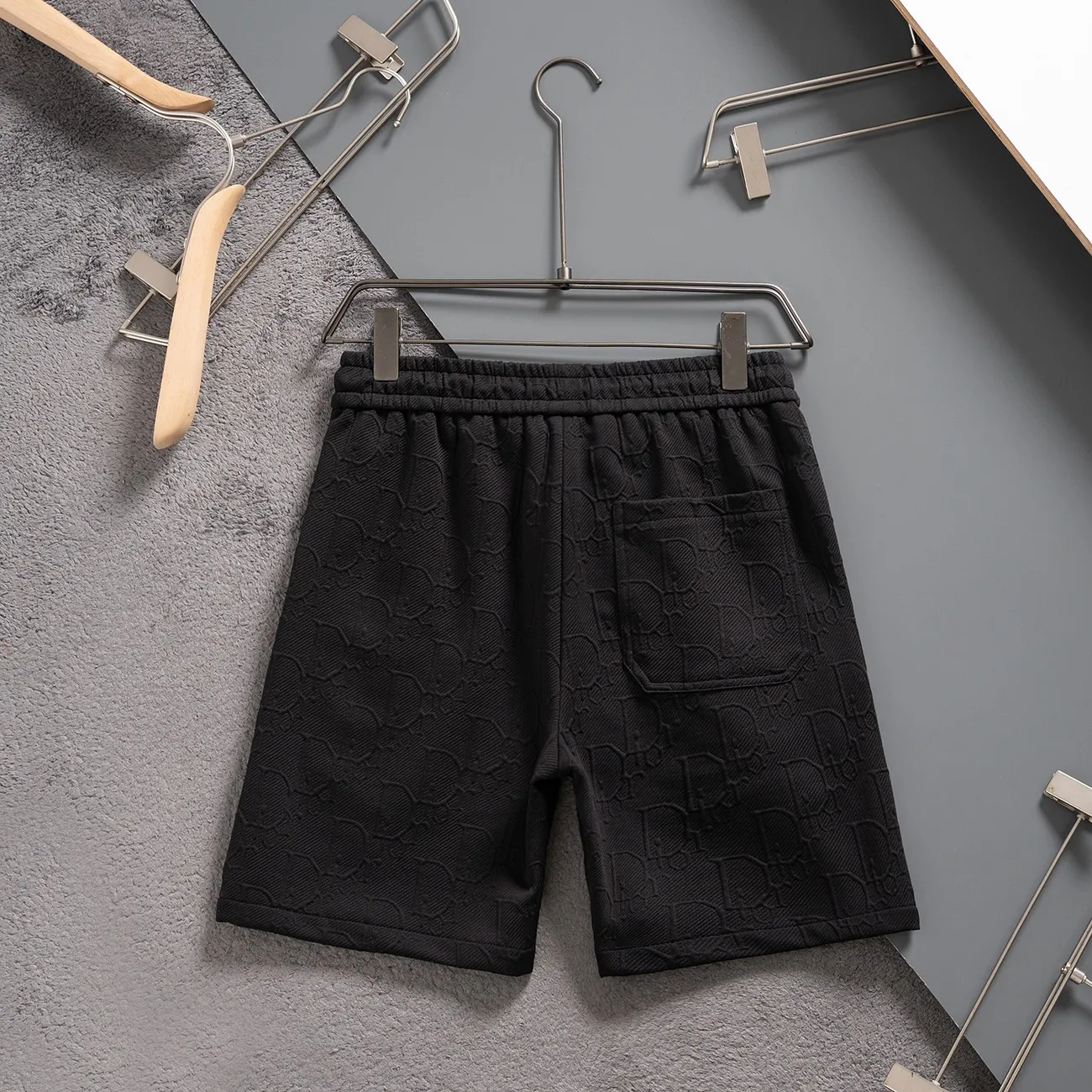 🅿️140 #Z0011 [Restock all year round] Dior Dior knitted embroidered shorts are ultra-high-end quality embroidered, made with double-pressing technology, original replica, three-dimensional foam printing, the latest Alphabet LOGO pattern design, the knitted fabric is stiff and solid, fashionable and urban, the first choice for home and travel! Color: Black White Size: M L XL XXL XXXl