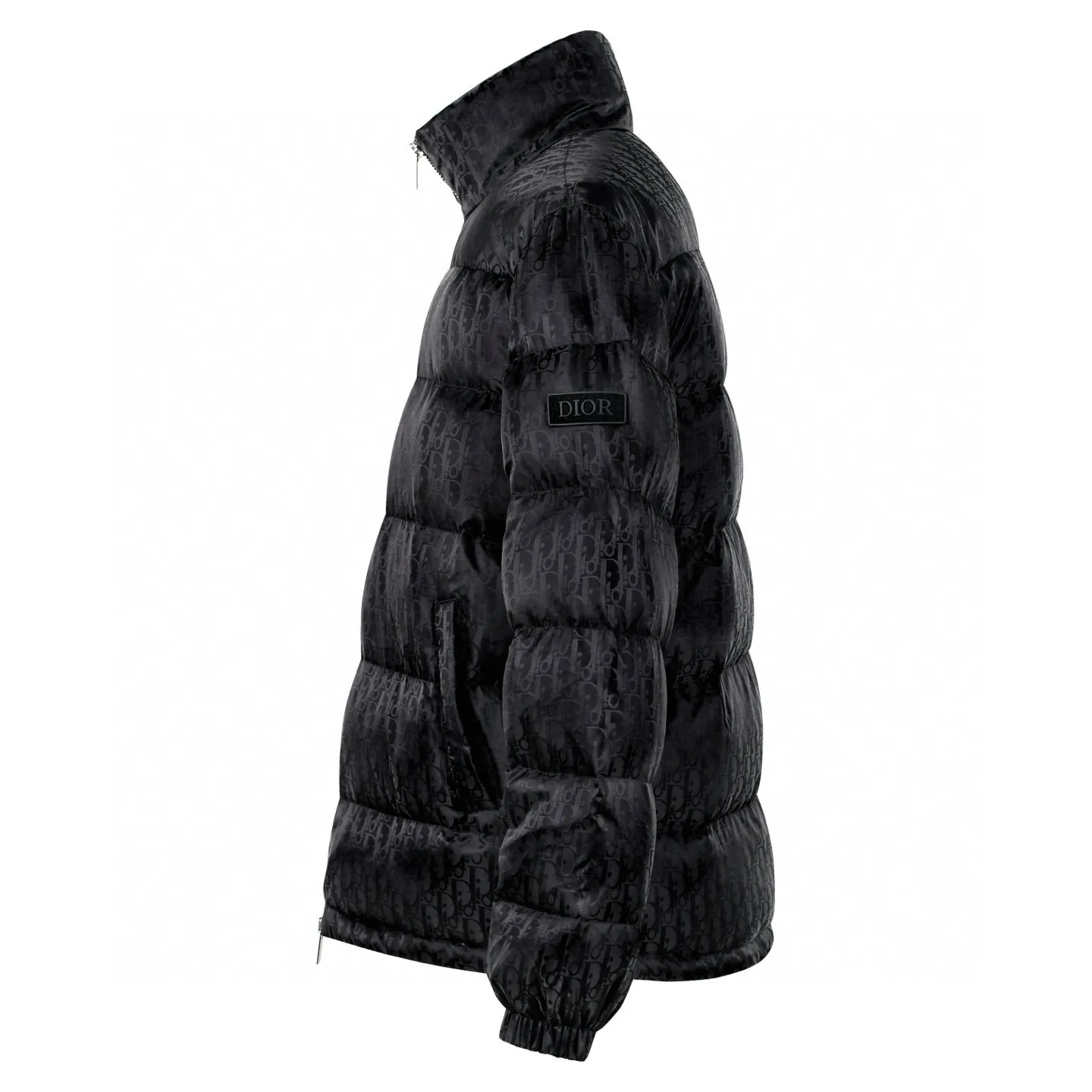 🅿️880 [Exclusive supply] CD 23SS full printed dark pattern presbyopia down jacket Originally purchased for RMB 27,000, the whole garment is made of imported technical polyamide fiber jacquard logo decorated with classic Oblique printed fabrics. The design spacing of the printing pattern and the spacing of details are aligned in parallel. The juxtaposed jacquard effect and feel are very restored. The inner filling is made of national standard 90-degree, with a layer of nylon material on the lining. It is made of white duck down with high fluffiness. It has a full down feel, better warmth retention effect, and no down stalks. The neat small stand-up collar is matched with the shoulder line, and the double pocket design is added to the front shoulder panel. The hem has a drawstring that can be adjusted freely, and the cuffs have elastic elastic cuffs. The placket has a double-open stand-up collar design. The silver-plated lettering hardware accessories are matched with high-quality European lettering two-way zipper closure. The sliders, eyelets, inner pocket buttons, concealed buttons, and adjustment buckles are still custom-made with the original molded logo. Size:46-48-50-52
