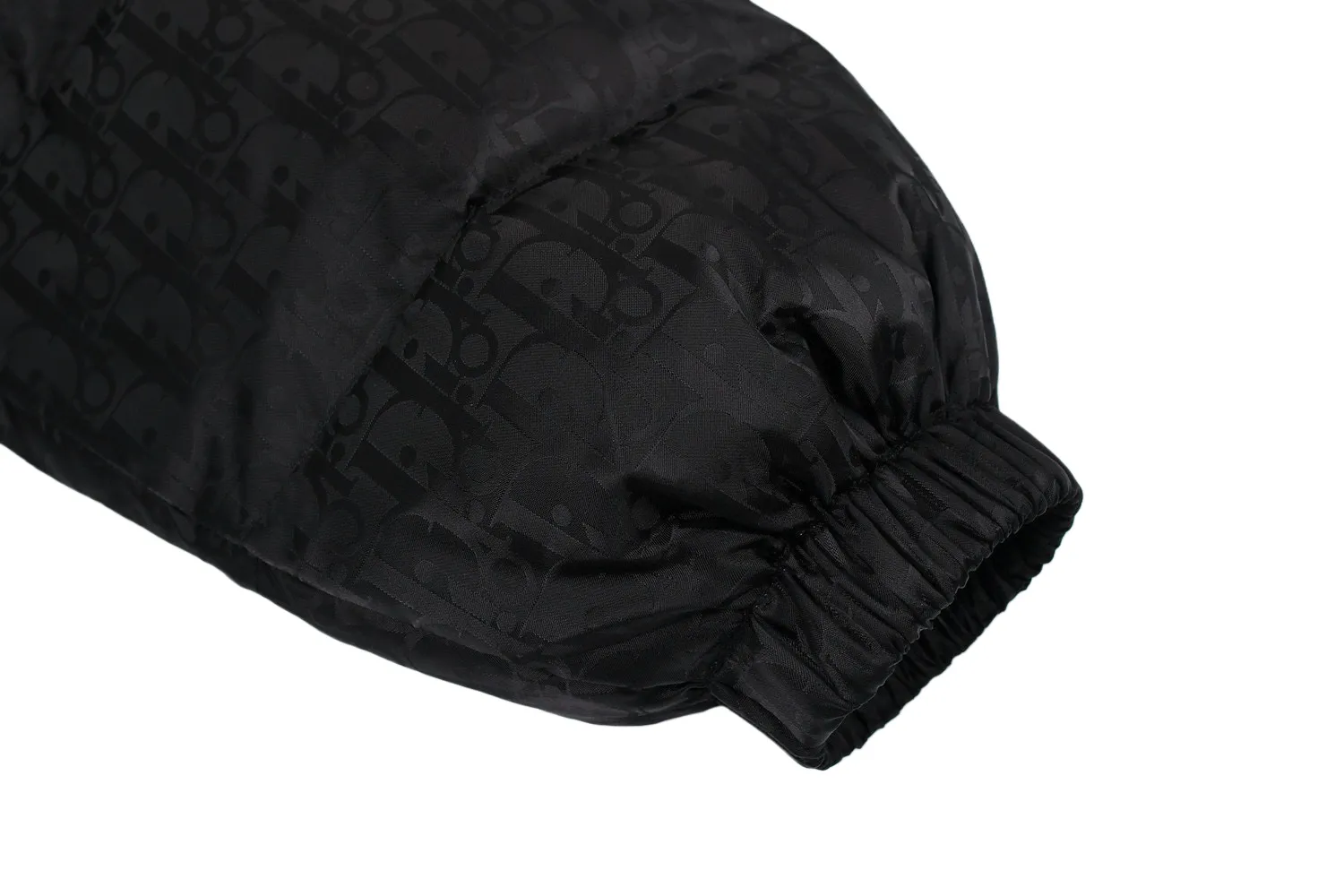 🅿️880 [Exclusive supply] CD 23SS full printed dark pattern presbyopia down jacket Originally purchased for RMB 27,000, the whole garment is made of imported technical polyamide fiber jacquard logo decorated with classic Oblique printed fabrics. The design spacing of the printing pattern and the spacing of details are aligned in parallel. The juxtaposed jacquard effect and feel are very restored. The inner filling is made of national standard 90-degree, with a layer of nylon material on the lining. It is made of white duck down with high fluffiness. It has a full down feel, better warmth retention effect, and no down stalks. The neat small stand-up collar is matched with the shoulder line, and the double pocket design is added to the front shoulder panel. The hem has a drawstring that can be adjusted freely, and the cuffs have elastic elastic cuffs. The placket has a double-open stand-up collar design. The silver-plated lettering hardware accessories are matched with high-quality European lettering two-way zipper closure. The sliders, eyelets, inner pocket buttons, concealed buttons, and adjustment buckles are still custom-made with the original molded logo. Size:46-48-50-52