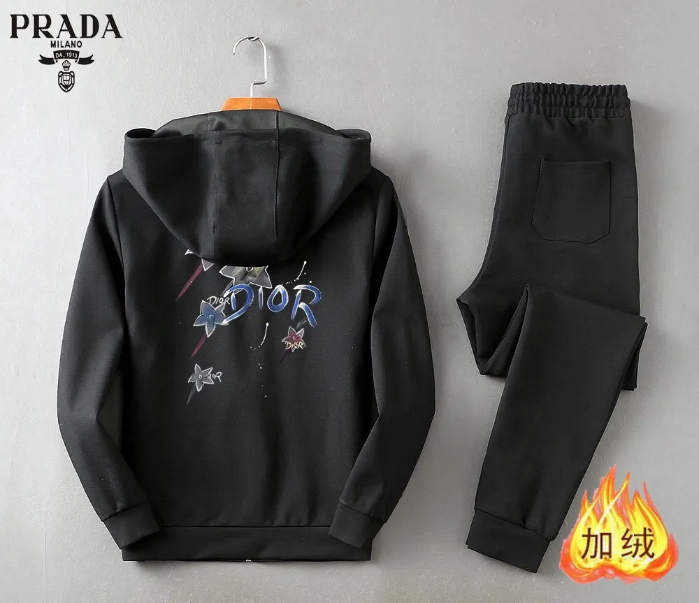 🅿️460 direct batch brand [DIOR Dior] (velvet and thickened) 2025 autumn and winter new products, celebrities' favorite fashionable casual suits, clean and neat tailoring, full of urban style. Made of high-quality customized fabrics, the inner warmth is excellent, the hand feels soft and dry, and the upper body effect is crisp and stylish. The three-dimensional cutting process and the pattern are all of high standards, and the silhouette version has the right benefits! It is not tight at all, and you feel good when you put it on. So many top-quality raw materials create high-end products with unparalleled value. It is the first choice for high-end fashion people. (Size: M-4XL can wear up to 200 pounds)