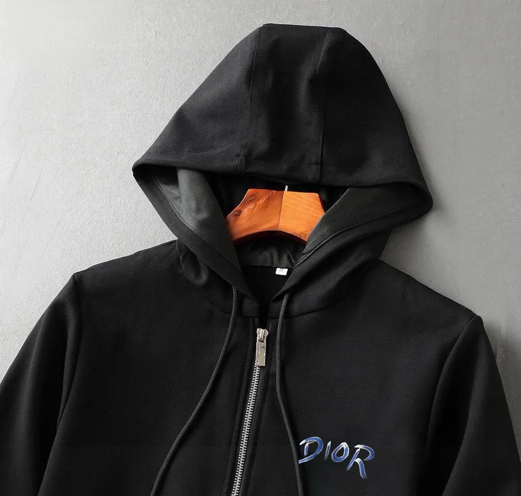 🅿️460 direct batch brand [DIOR Dior] (velvet and thickened) 2025 autumn and winter new products, celebrities' favorite fashionable casual suits, clean and neat tailoring, full of urban style. Made of high-quality customized fabrics, the inner warmth is excellent, the hand feels soft and dry, and the upper body effect is crisp and stylish. The three-dimensional cutting process and the pattern are all of high standards, and the silhouette version has the right benefits! It is not tight at all, and you feel good when you put it on. So many top-quality raw materials create high-end products with unparalleled value. It is the first choice for high-end fashion people. (Size: M-4XL can wear up to 200 pounds)