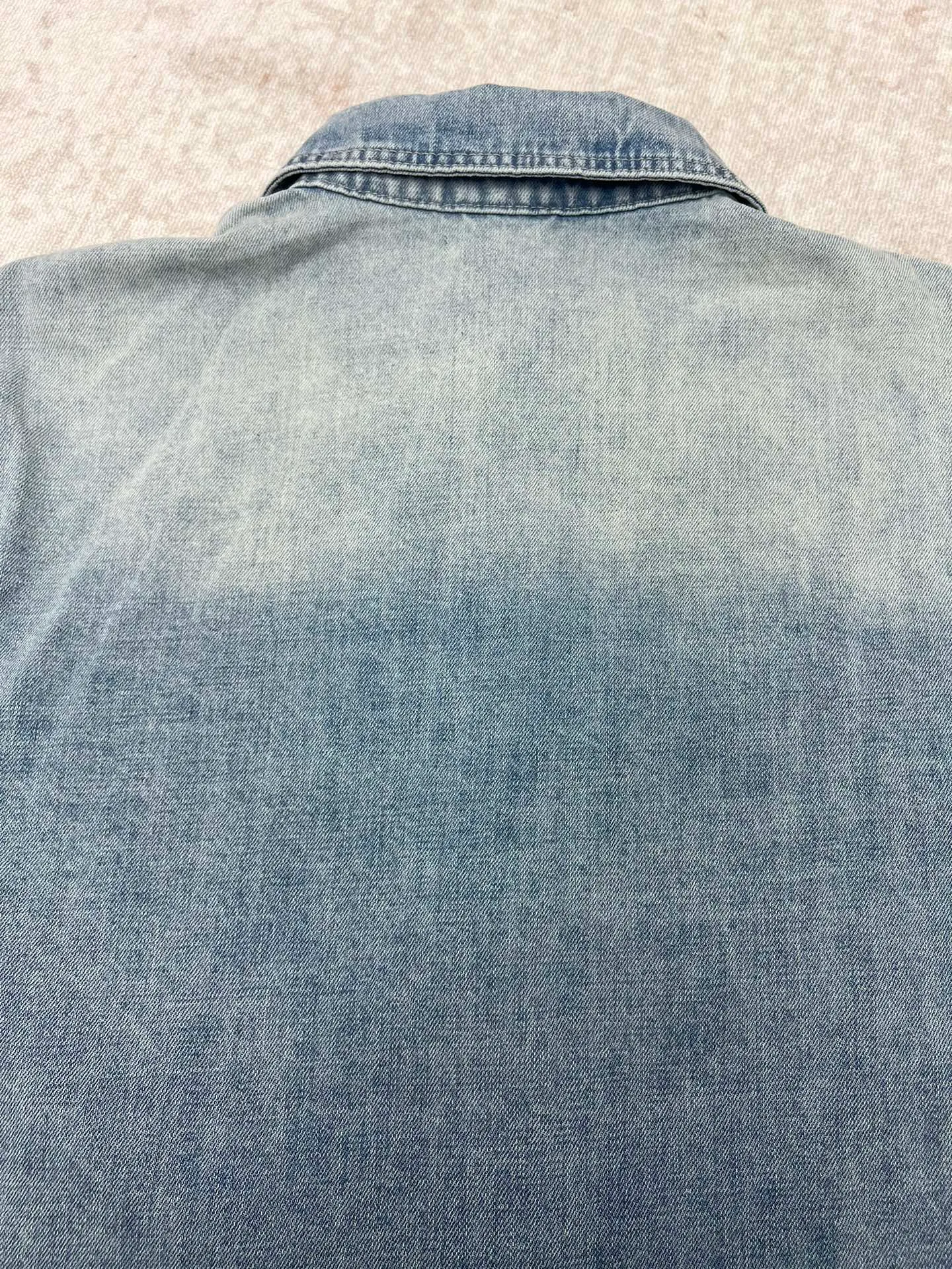 🅿️560 Dior 25ss new CD new washed spliced ​​embroidered denim jacket. Customized stonewashed cotton denim denim fabric with heavy washing and whitening process, customized accessories, loose fit. Code number: 46.48.50.52.