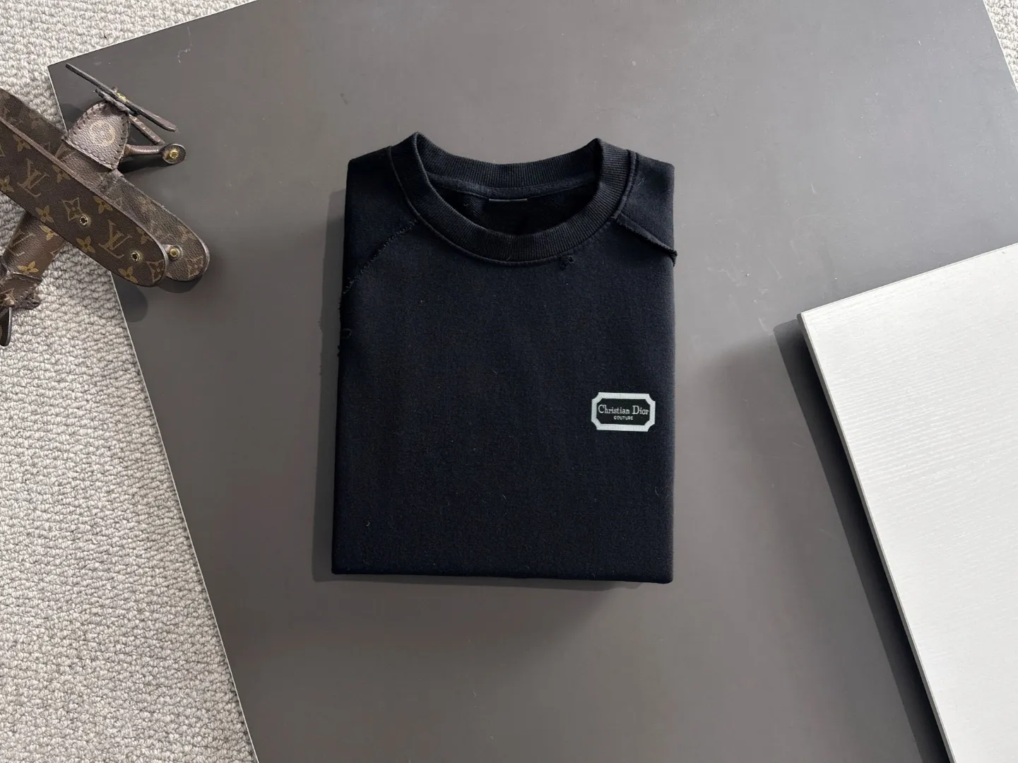 🅿️270 shipped next day. High quality DIOR/Dior 2025 spring and summer new men's batik washed short-sleeved T-shirt. Made of heavy combed double yarn fabric after washing. The high-strength fabric feels full of weight when weighed. The upper body is also more textured than ordinary T-shirts and is not easy to deform. This texture can cope with the weather. It absorbs sweat and is breathable, suitable for both hot and cold! Perfectly produced with reference to the original stitch and stitch! Loose fit design, looks noble. Sizes: S to XXL