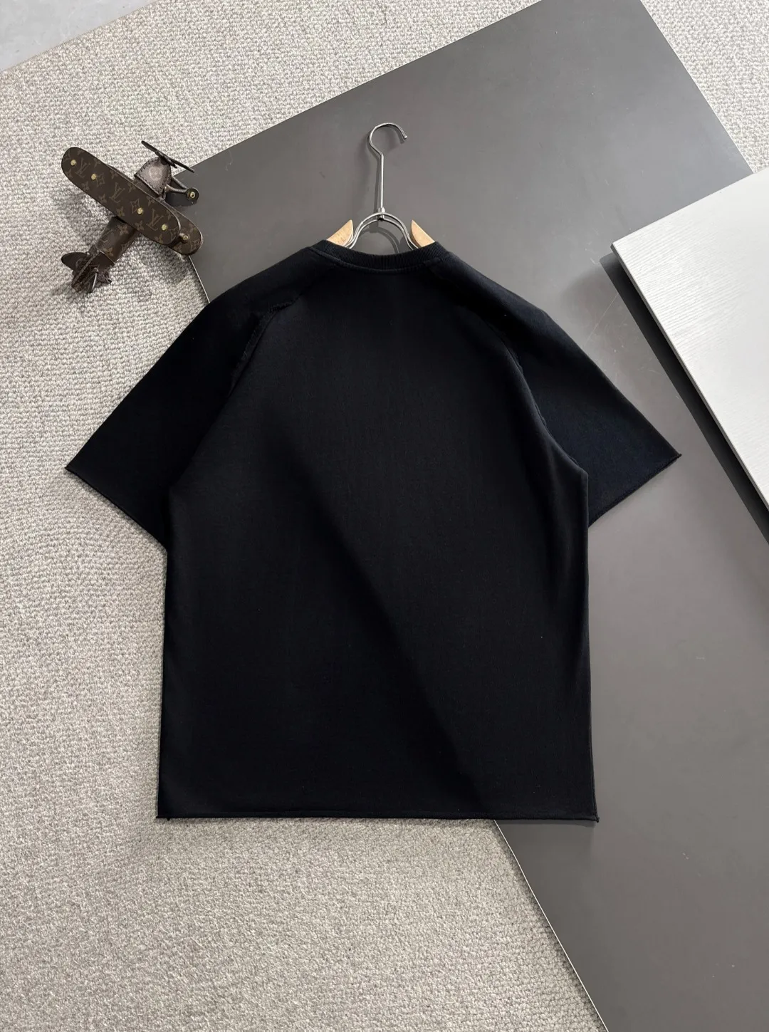 🅿️270 shipped next day. High quality DIOR/Dior 2025 spring and summer new men's batik washed short-sleeved T-shirt. Made of heavy combed double yarn fabric after washing. The high-strength fabric feels full of weight when weighed. The upper body is also more textured than ordinary T-shirts and is not easy to deform. This texture can cope with the weather. It absorbs sweat and is breathable, suitable for both hot and cold! Perfectly produced with reference to the original stitch and stitch! Loose fit design, looks noble. Sizes: S to XXL
