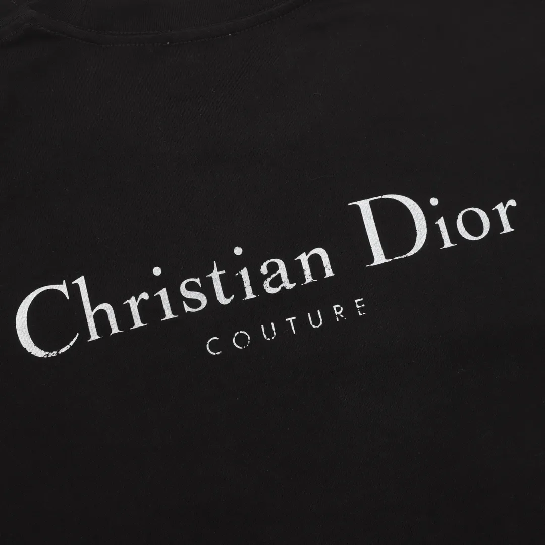 🅿️380 Dior/Dior classic front and back printed letter long sleeves made of customized fabrics. DuPont Sorona material is added, which is skin-friendly, long-lasting antibacterial, anti-mite, and more washable. The cotton thread has been repeatedly processed to remove inferior coarse fibers and impurities, leaving only high-quality cotton fibers, making the fabric more advanced and classy. Environmentally friendly polishing enzyme technology gives the fabric a clean appearance and clear texture. Fine workmanship, compare with the counters! A highly recognizable long-sleeved style with great upper body effect!!! Super versatile! Same style for men and women. Color: black, white Size: S-XL