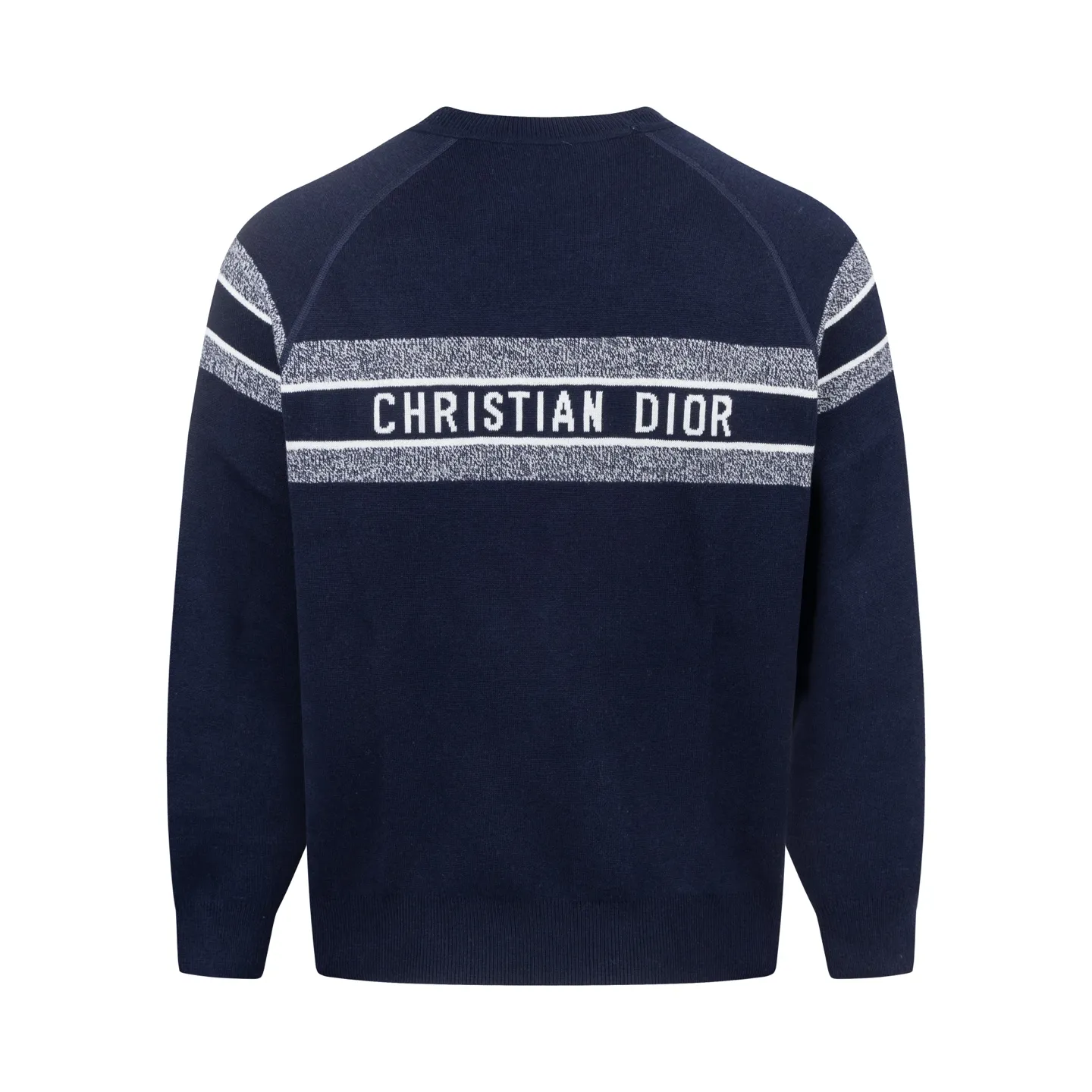 🅿️500 [Exclusive supply] CD 25FW presbyopic reversible cashmere crew neck sweater (navy blue). The fabric is made of top-quality cashmere yarn. The new autumn and winter Oblique jacquard knitted cashmere sweater adopts a reversible design and is made of selected high-quality cashmere materials. After fine weaving process, it presents a soft and comfortable touch and excellent thermal insulation performance. The iconic Oblique jacquard pattern is perfectly presented through precision knitting technology. It can be worn on both sides, showing different style charms. The round neck design is simple and elegant, suitable for various matching occasions. Exquisite knitting technology ensures that the clothes are not easily deformed and remain crisp and long-lasting. The double-sided design concept reflects DIOR's perfect balance of practicality and fashion. Each sweater undergoes strict quality inspection to ensure that the quality meets the brand's consistently high standards. This knitted item combines warmth and style, making it an exquisite addition to your autumn and winter wardrobe. Size:S/M/L
