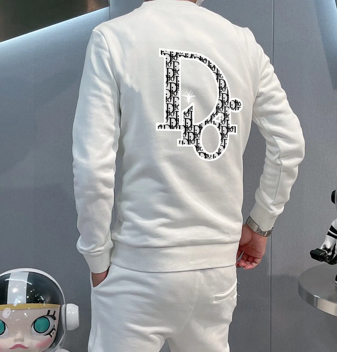 🅿️380 [DIOR Dior] (Fat Man’s Gospel) hot-selling suit is coming. Focus on the original version of the official website. 2025 new hot-selling sweatshirt suit. The original order is the best product. 🇭🇰The meticulous work of top designers is dedicated to a fitting and perfect upper body effect. All-natural high-quality Roman cotton 100%, close-fitting comfort, noble and elegant! Original hardware embodies elegance and nobility! Counter size: M-5XL (maximum wear up to 220 pounds)