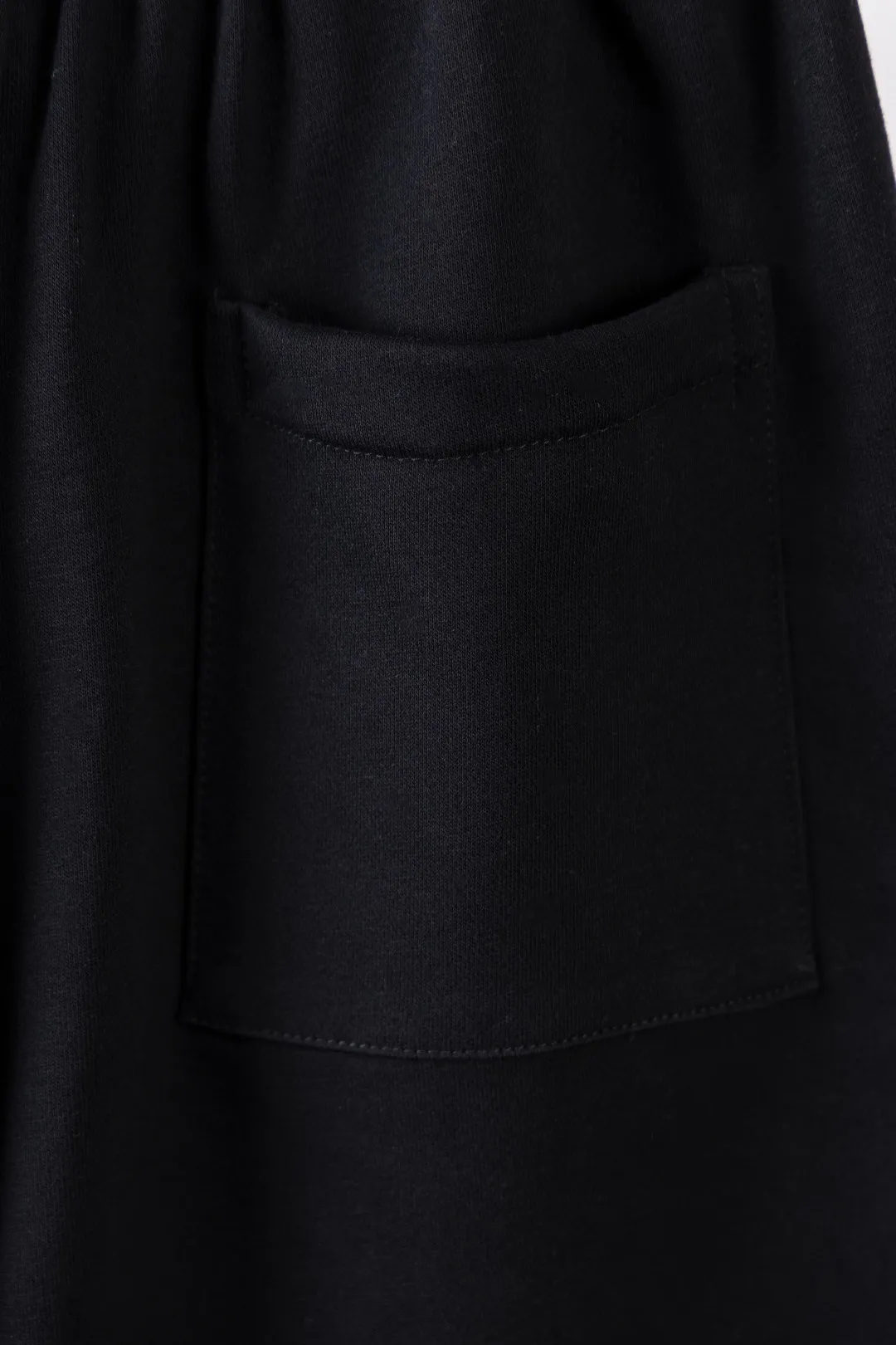 🅿️300 Dior Exclusively provides new trendy men’s fashionable round neck short-sleeved shorts suits, trendy and fashionable casual short-sleeved suits! It has high breathability and comfort, impeccable details, and brand element design concept, reflecting high quality. It presents a casual cut and the upper body shape is great! Material: 260g double yarn pure cotton short sleeves + 360g pure cotton terry shorts Size: S-XXL 🔥 (please state your height and weight when placing an order)