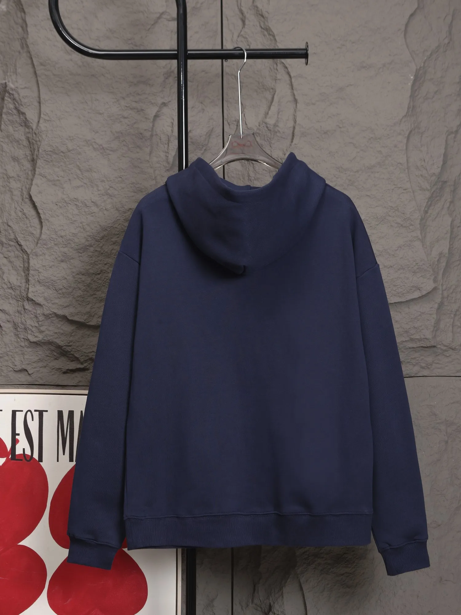 🅿️320 High quality new Dior hooded sweatshirt model number B31 * Made of 450 custom-woven and dyed high-gram weight tripe pure cotton sweatshirt fabric. The fabric feels thick and has a certain sense of self-weight. The bottom has a dense and rough terry texture. It is close to the skin and has excellent warmth retention. You will not feel any discomfort at all! *The color on the front chest is clear, with Selling's obvious logo added, and the lines are smooth and smooth without falling off and deforming when washed *This design is based on classics and simply and clearly shows the brand's high-end luxury identity. Same style for men and women 𝐂𝐎𝐋𝐎𝐔𝐑: black, white blue 𝐒𝐈𝐙𝐄: S- xl