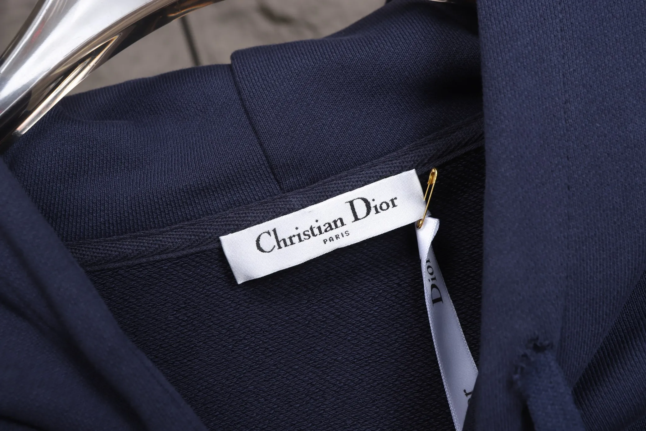 🅿️320 High quality new Dior hooded sweatshirt model number B31 * Made of 450 custom-woven and dyed high-gram weight tripe pure cotton sweatshirt fabric. The fabric feels thick and has a certain sense of self-weight. The bottom has a dense and rough terry texture. It is close to the skin and has excellent warmth retention. You will not feel any discomfort at all! *The color on the front chest is clear, with Selling's obvious logo added, and the lines are smooth and smooth without falling off and deforming when washed *This design is based on classics and simply and clearly shows the brand's high-end luxury identity. Same style for men and women 𝐂𝐎𝐋𝐎𝐔𝐑: black, white blue 𝐒𝐈𝐙𝐄: S- xl