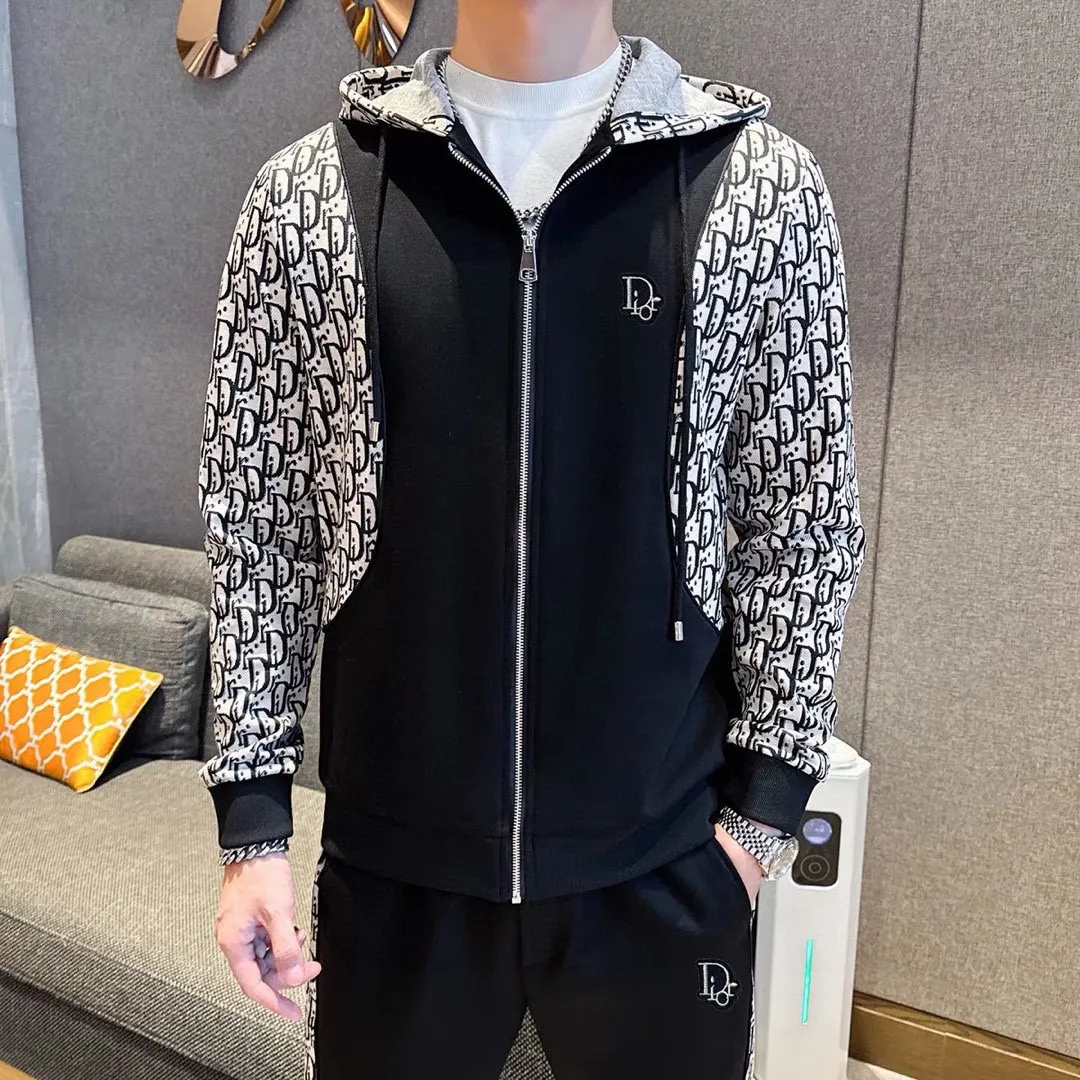 🅿️680 [DIOR Dior] hot-selling suit is coming. Focus on the original version of the official website. 2025 new hot-selling cardigan and sweatshirt suit. The original order is the best. 🇭🇰The meticulous work of top designers is dedicated to a fitting and perfect upper body effect. All-natural high-quality Tencel Roman cotton 100%, close-fitting comfort, noble and elegant! Original hardware embodies elegance and nobility! Counter size: M-3XL (maximum wear up to 190 pounds)