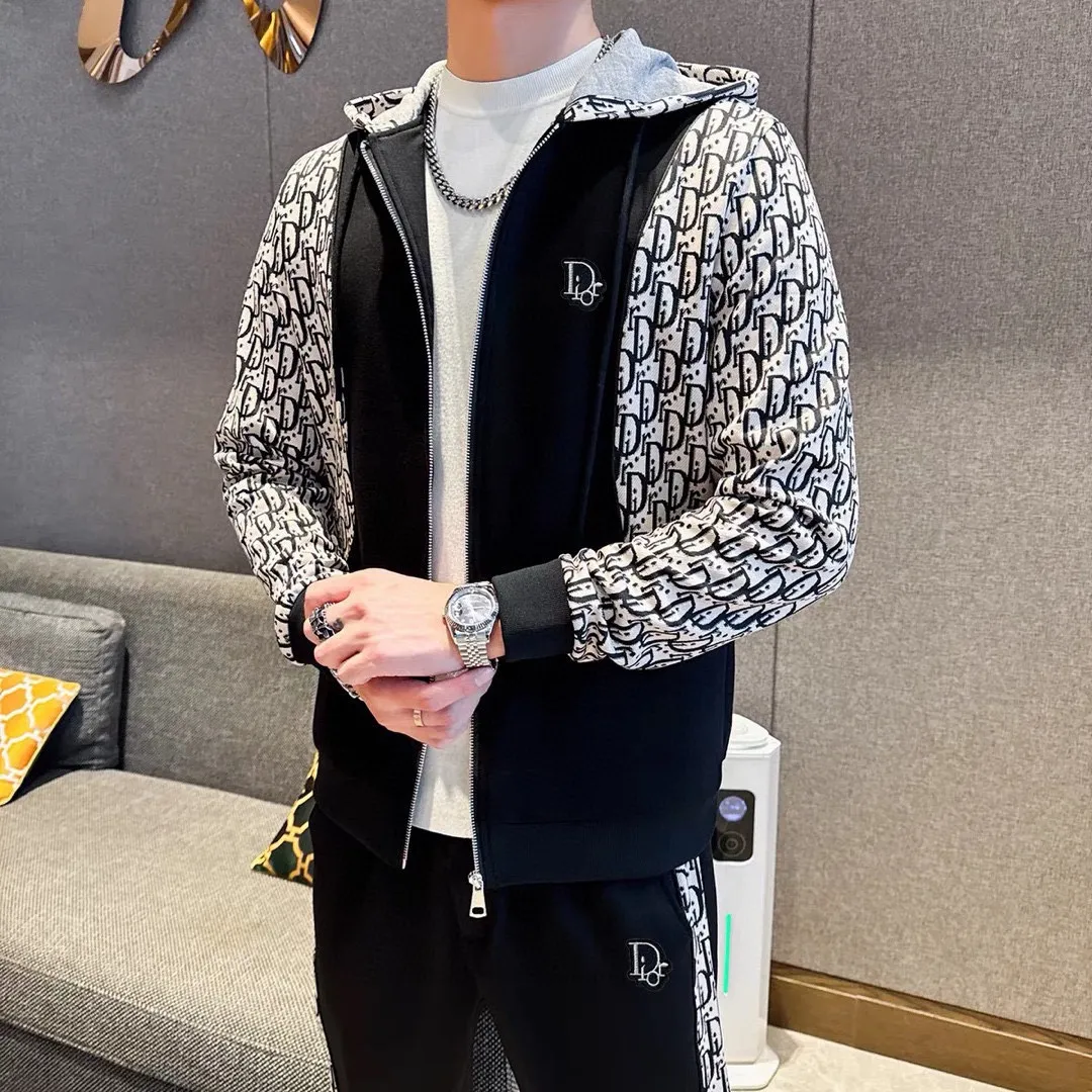 🅿️680 [DIOR Dior] hot-selling suit is coming. Focus on the original version of the official website. 2025 new hot-selling cardigan and sweatshirt suit. The original order is the best. 🇭🇰The meticulous work of top designers is dedicated to a fitting and perfect upper body effect. All-natural high-quality Tencel Roman cotton 100%, close-fitting comfort, noble and elegant! Original hardware embodies elegance and nobility! Counter size: M-3XL (maximum wear up to 190 pounds)