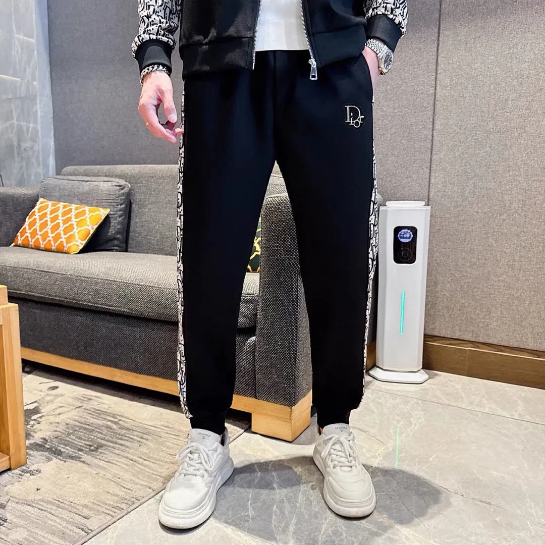 🅿️680 [DIOR Dior] hot-selling suit is coming. Focus on the original version of the official website. 2025 new hot-selling cardigan and sweatshirt suit. The original order is the best. 🇭🇰The meticulous work of top designers is dedicated to a fitting and perfect upper body effect. All-natural high-quality Tencel Roman cotton 100%, close-fitting comfort, noble and elegant! Original hardware embodies elegance and nobility! Counter size: M-3XL (maximum wear up to 190 pounds)