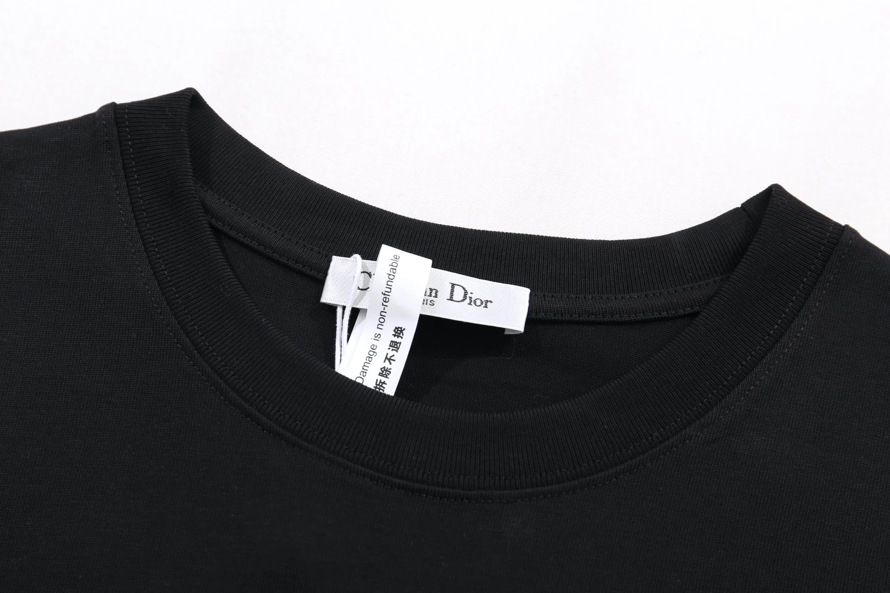 🅿️190 High-quality new Dior 2024 new handwritten signature loose-fitting T-shirt. This T-shirt is decorated with a handwritten style Christian1947 flocking logo, highlighting Mr. Dior’s signature and the year the Dior brand launched its first series. Crafted from black cotton jersey in a relaxed fit, it features a classic ribbed crew neck. Enhances any casual look. Double yarn cotton cover cotton fabric is a special double yarn fabric, which is made of double layers of gauze interwoven. Its yarn fineness is very small, making the fabric more delicate, soft and comfortable to wear. At the same time, the double-layer yarn structure makes the fabric have very good hygroscopic properties, which can effectively wick away sweat and keep the body dry; it is also moisture-proof and