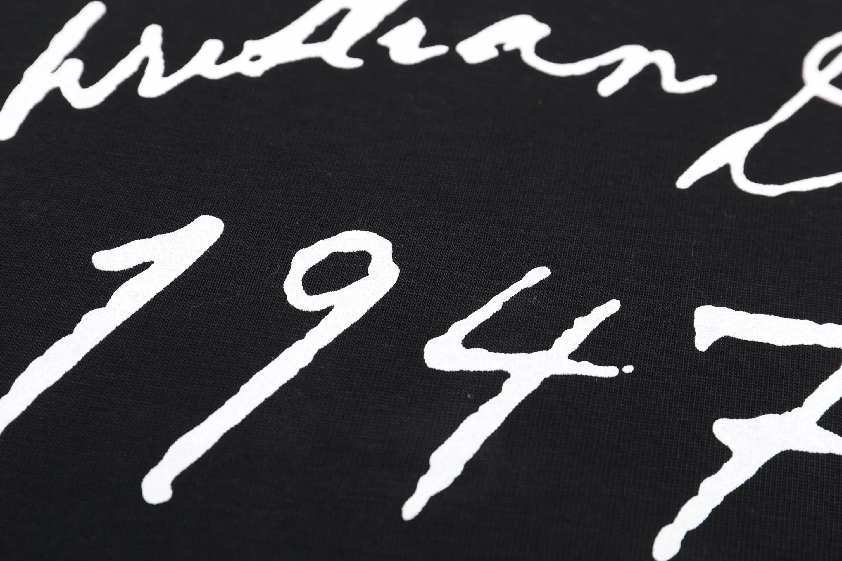 🅿️190 High-quality new Dior 2024 new handwritten signature loose-fitting T-shirt. This T-shirt is decorated with a handwritten style Christian1947 flocking logo, highlighting Mr. Dior’s signature and the year the Dior brand launched its first series. Crafted from black cotton jersey in a relaxed fit, it features a classic ribbed crew neck. Enhances any casual look. Double yarn cotton cover cotton fabric is a special double yarn fabric, which is made of double layers of gauze interwoven. Its yarn fineness is very small, making the fabric more delicate, soft and comfortable to wear. At the same time, the double-layer yarn structure makes the fabric have very good hygroscopic properties, which can effectively wick away sweat and keep the body dry; it is also moisture-proof and