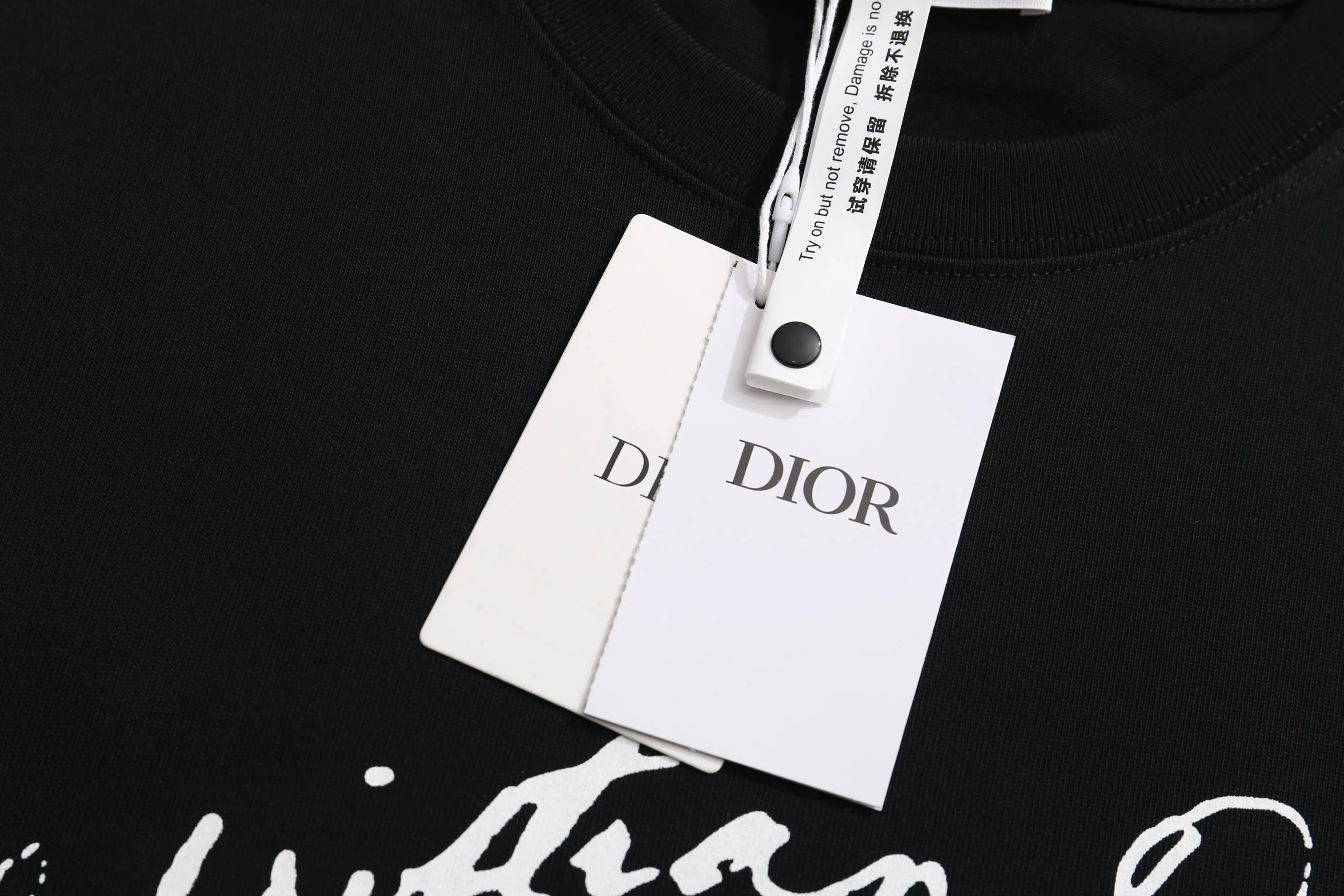 🅿️190 High-quality new Dior 2024 new handwritten signature loose-fitting T-shirt. This T-shirt is decorated with a handwritten style Christian1947 flocking logo, highlighting Mr. Dior’s signature and the year the Dior brand launched its first series. Crafted from black cotton jersey in a relaxed fit, it features a classic ribbed crew neck. Enhances any casual look. Double yarn cotton cover cotton fabric is a special double yarn fabric, which is made of double layers of gauze interwoven. Its yarn fineness is very small, making the fabric more delicate, soft and comfortable to wear. At the same time, the double-layer yarn structure makes the fabric have very good hygroscopic properties, which can effectively wick away sweat and keep the body dry; it is also moisture-proof and