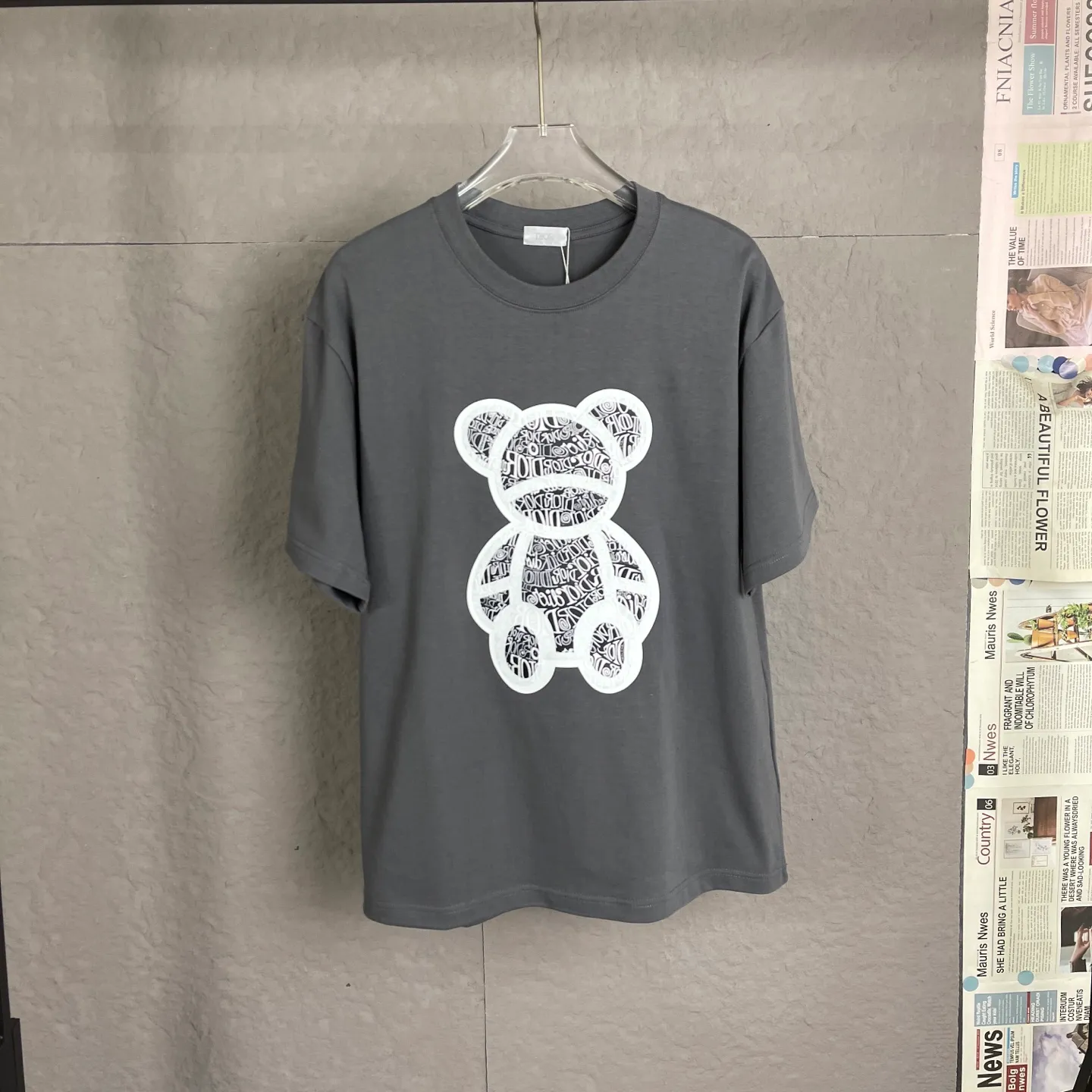 🅿️170 /C09 Dior 25ss 300 grams early spring new style letter logo printed short-sleeved light luxury. A must-have item for men and women for daily commuting. The correct version is welcome to compare. Detailed features: 100% pure cotton double yarn jersey fabric. Special thickened 32 pieces of double-strand 1x1 thread in the same cylinder. Three-dimensional film foam tape hot stamping. Double needle stitching and cross-stitch technology. ·Original main mark, washed tag brand moisture-proof paper packaging Color: black white cement gray Size: S-XL
