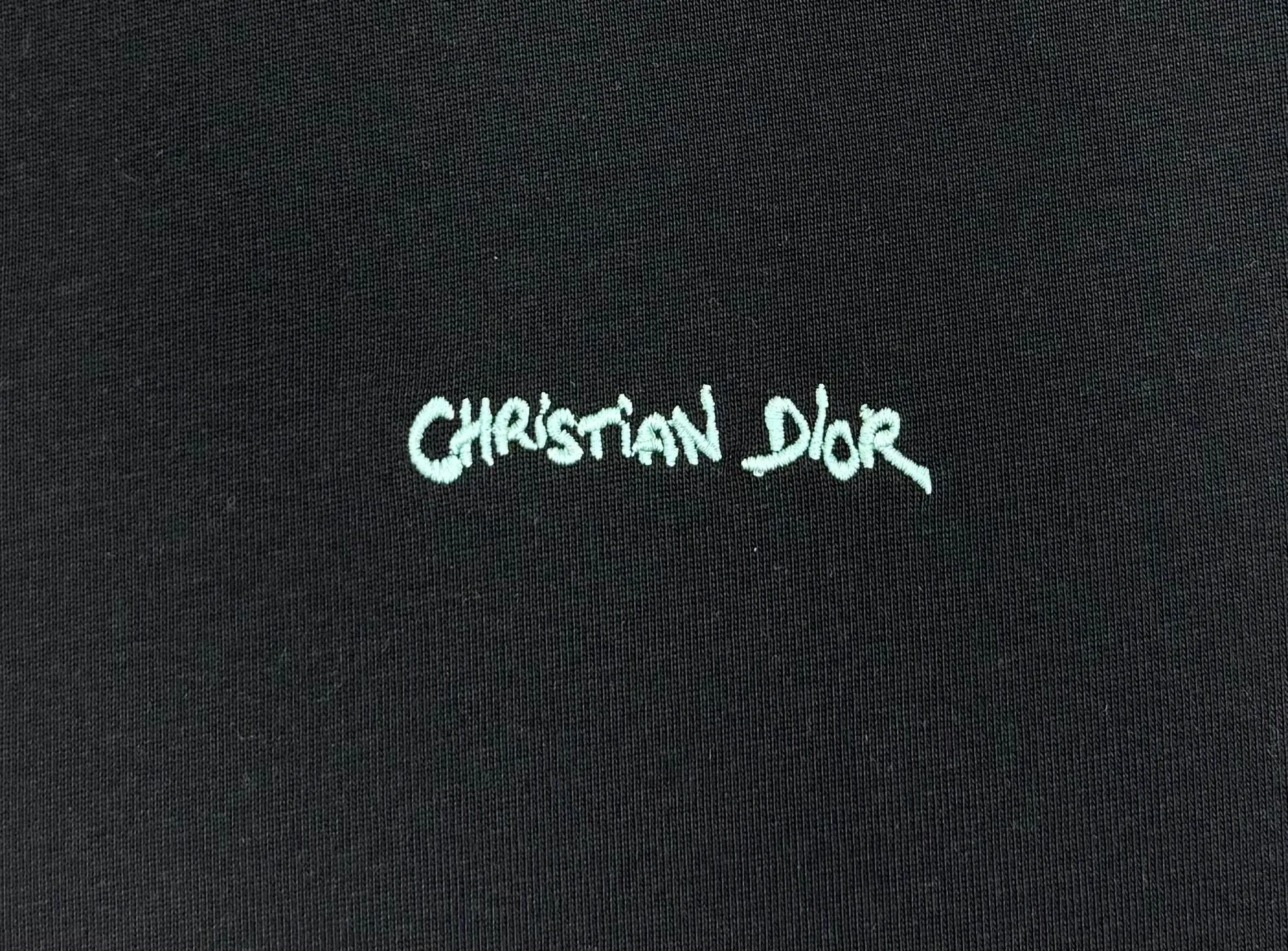 🅿️210 (top version, differentiated currency) will not be taken off the shelves all year round, sell with confidence Style: Dior/DIO.R short-sleeved T-shirt Fabric: 300g heavy double yarn 100% cotton Rib: 320g heavy Sorona 1*1 trendy brand Craftsmanship: imported machine embroidered logo Color: white black floral gray Size: XS S M L No gender distinction, the same style for men and women
