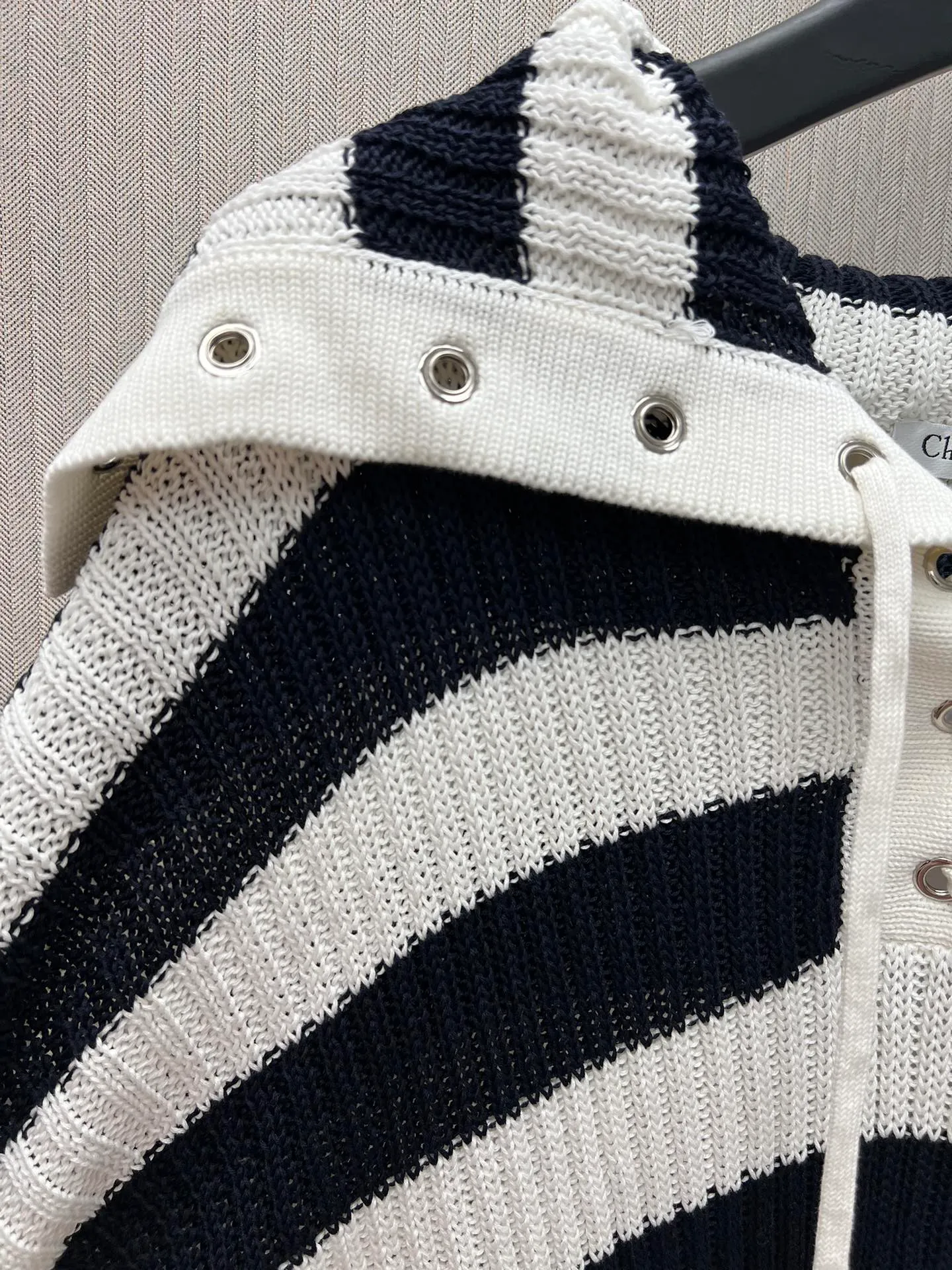🅿️540 Dior 25 ss training Dior Marinière sweater in white and navy blue cotton ribbed knit. Crafted from cotton ribbed knit, decorated with white and navy blue Dior Marinière pattern, with sailor collar decorated with lace and metal eyelets. Adds sophistication to any casual look. Size: S.M.L.
