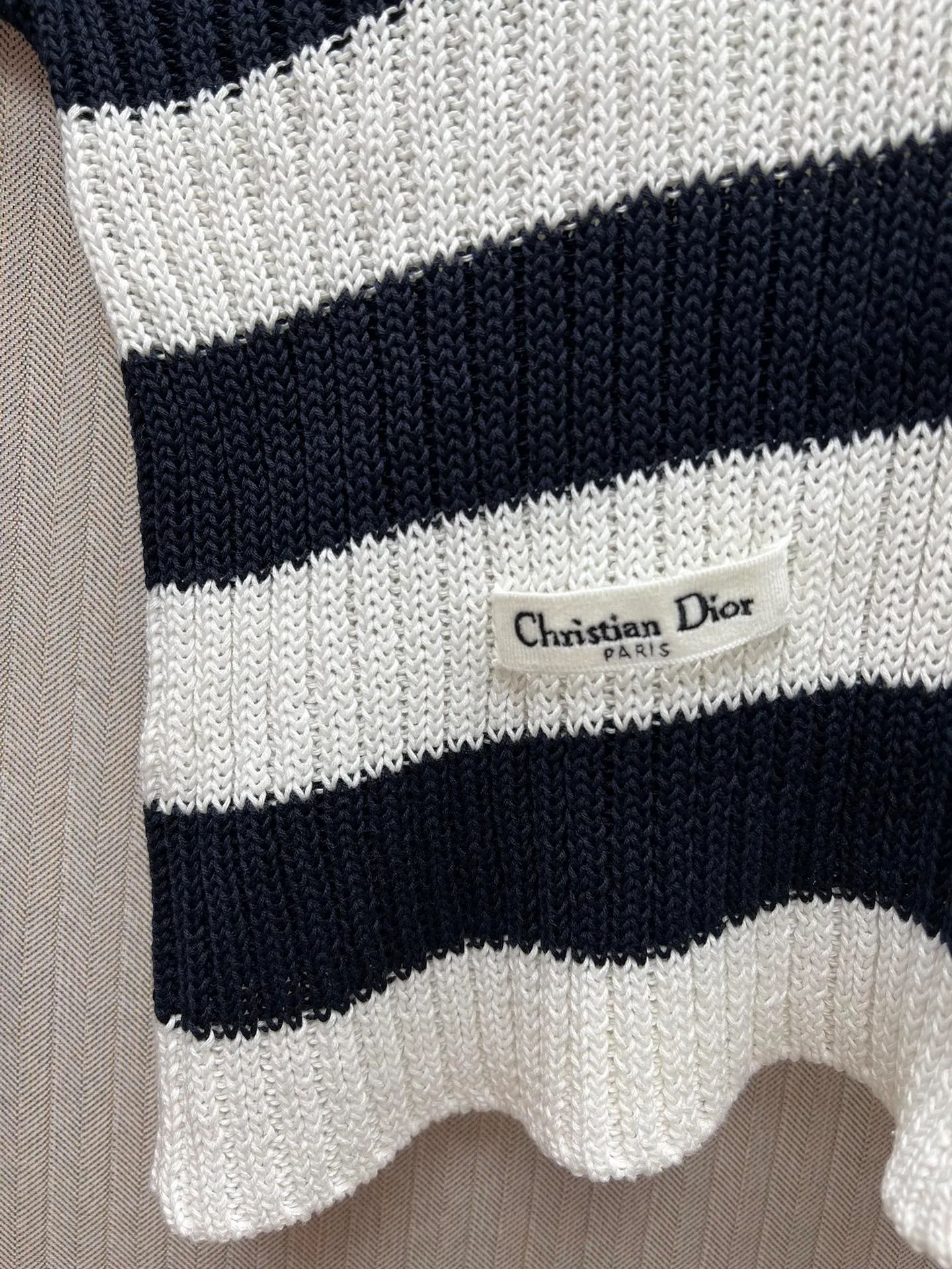 🅿️540 Dior 25 ss training Dior Marinière sweater in white and navy blue cotton ribbed knit. Crafted from cotton ribbed knit, decorated with white and navy blue Dior Marinière pattern, with sailor collar decorated with lace and metal eyelets. Adds sophistication to any casual look. Size: S.M.L.