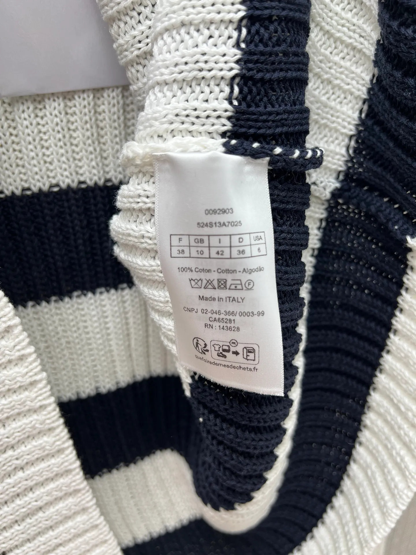 🅿️540 Dior 25 ss training Dior Marinière sweater in white and navy blue cotton ribbed knit. Crafted from cotton ribbed knit, decorated with white and navy blue Dior Marinière pattern, with sailor collar decorated with lace and metal eyelets. Adds sophistication to any casual look. Size: S.M.L.