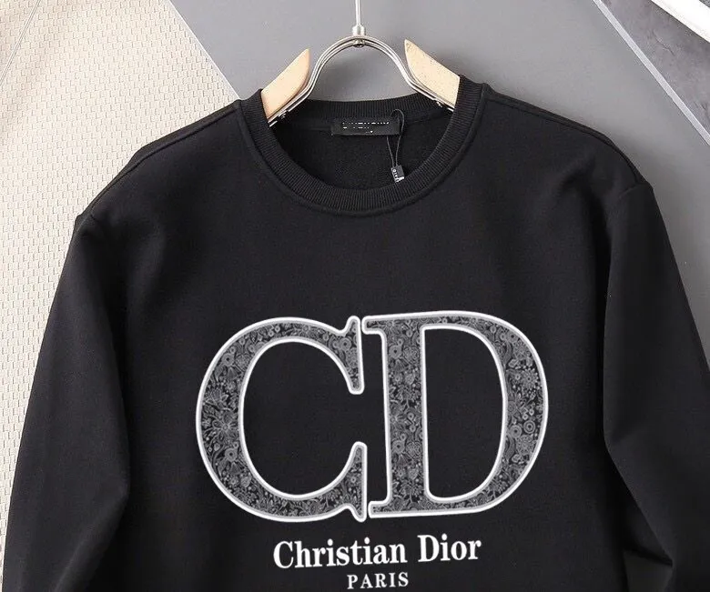 🅿️220 brand [DIOR Dior] (good news for fat people) 2025ss autumn latest long-sleeved round-neck sweatshirt, on sale simultaneously on the official website. Refreshing and breathable. Made of top Tencel Roman. Comfortable and soft. 3D three-dimensional clarity. Super fashion sense. Great for gifting and keeping for yourself. Size: M-5XL (can wear up to 220 pounds)
