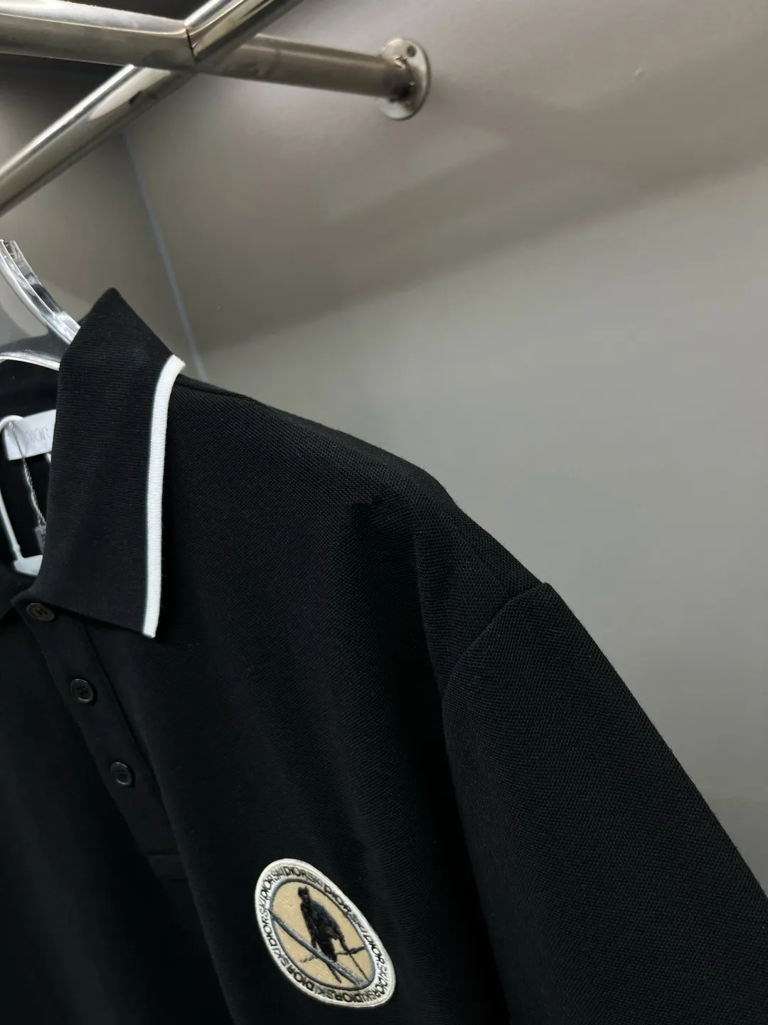 🅿️220 DIOR Dior embroidery new Polo shirt original fabric official same style Made of 210g pure cotton pique fabric, customized same vat dyed fabric, feels very comfortable and smooth, very wide and stylish, produced by first-line brand OEM factory, imported Behringer embroidery machine, embroidery is full and textured, collar rib is woven with imported yarn, does not deform after long-term wear, latest spring and summer style, fashionable and personalized Super versatile and good-looking. It is very suitable for both men and women. It is a must-have item for everyone. Color: Black White Size: S-XXL