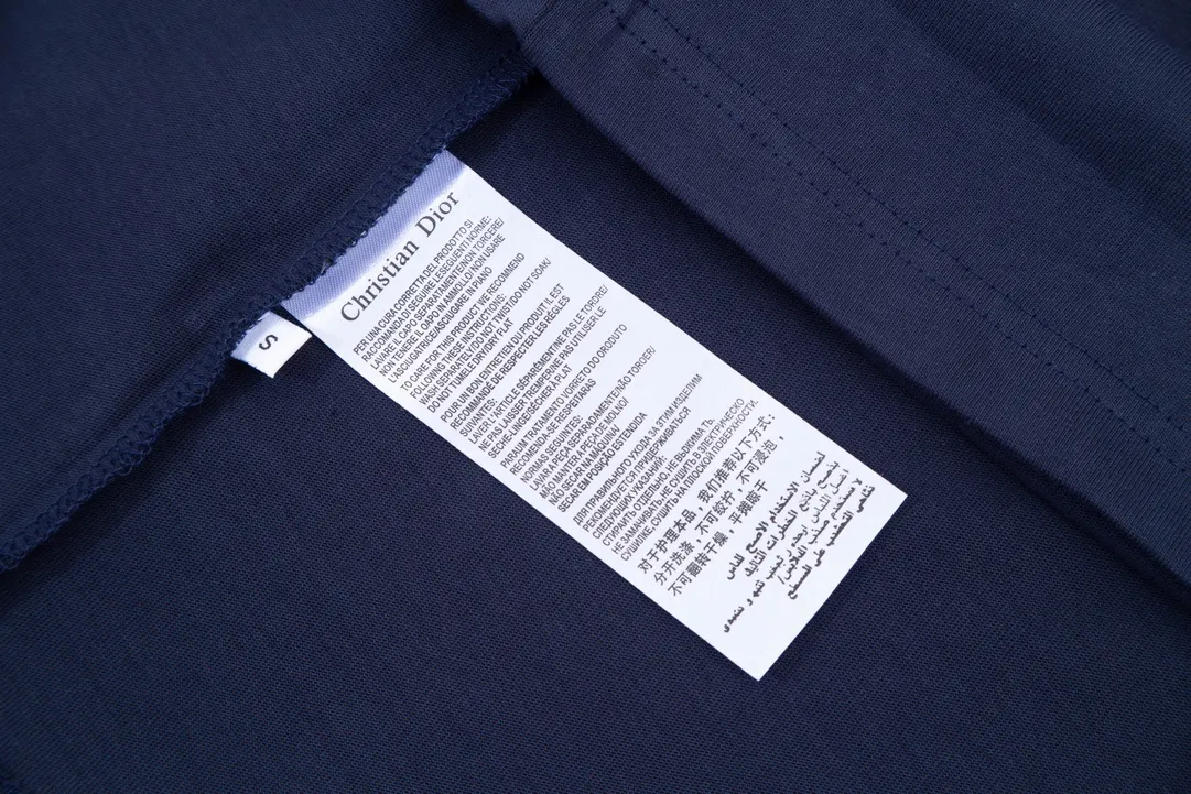 🅿️170 (➕5🉑 Comes with handbag) Dior Dior CD letter embroidered short-sleeved T-shirt. Customized 240g same vat dyed fabric. Very comfortable to touch. The latest brick cabinet synchronization for spring and summer. OS off-shoulder version. Fashionable and personalized. Super versatile and good-looking. Very suitable for both men and women. Must-have style. Tag. Collar label. Washed wheat. Three labels complete. Style number: 23801. Color: royal blue. Size: XS~L