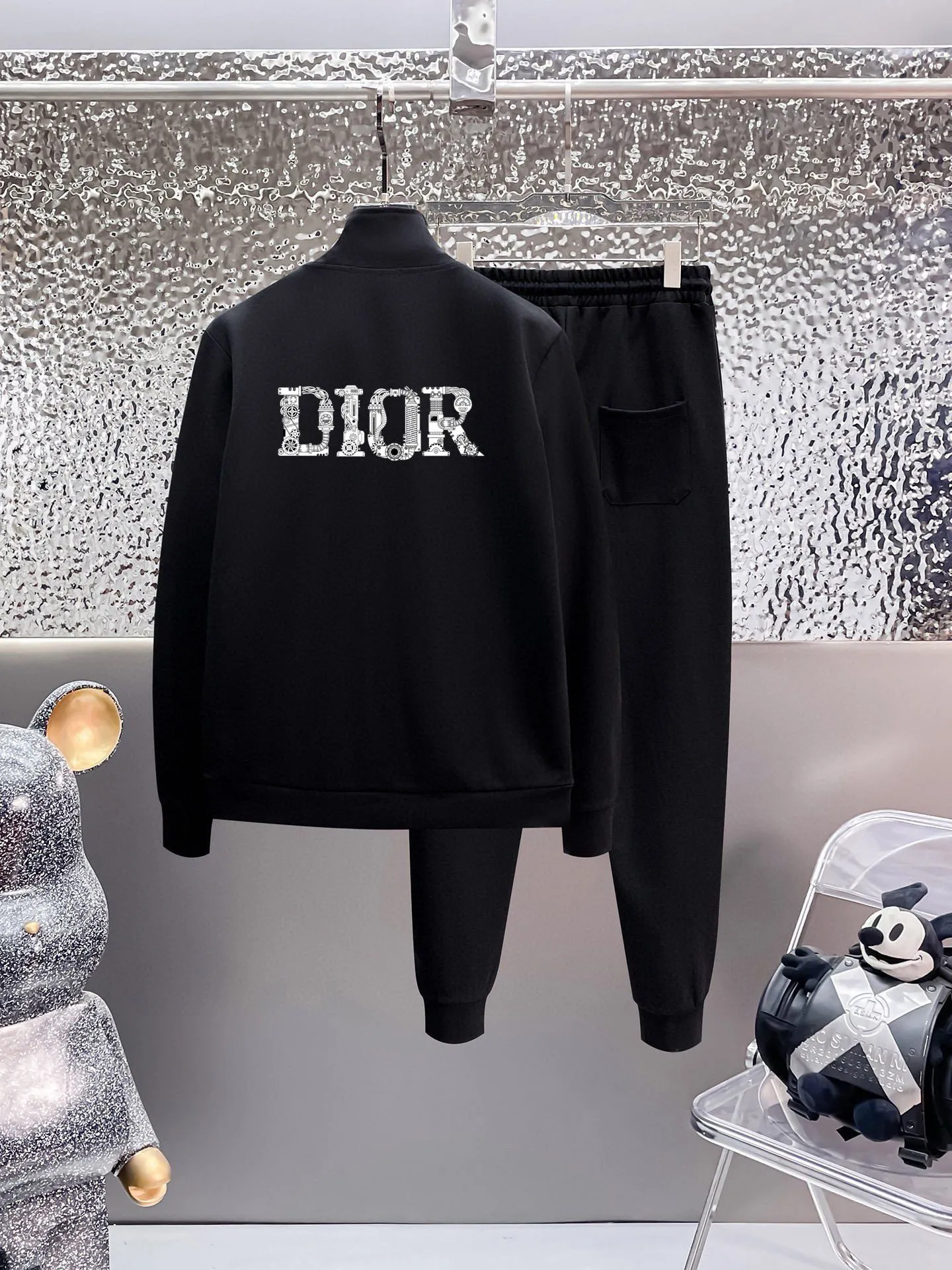 🅿️420 [DIOR Dior] (Fat Man Gospel) hot-selling suit is coming. Focus on the original version of the official website. 2025 new hot-selling cardigan sweater suit. The original order is the best product. 🇭🇰The meticulous work of top designers is dedicated to a fitting and perfect upper body effect. All-natural high-quality Roman cotton 100%, close-fitting comfort, noble and elegant! Original hardware embodies elegance and nobility! Counter size: M-5XL (maximum wear up to 220 pounds)