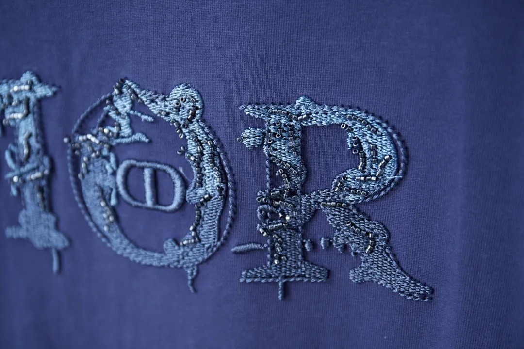 🅿️200 D＊or CD 25SS early spring new style joint series embroidered logo short sleeves light luxury essential item for daily commuting for men and women correct version welcome to compare detailed features · 320g 100% pure cotton double yarn jersey fabric · Custom dyed in the same cylinder, special thickened 32 count double-strand 1X1 thread. Imported Tajima machine embroidery letter beads logo embroidery · Double-needle sewing and cross-seam technology · Original main mark, washed tag, brand moisture-proof paper packaging Color: white/black/blue Size: S/M/L/XL