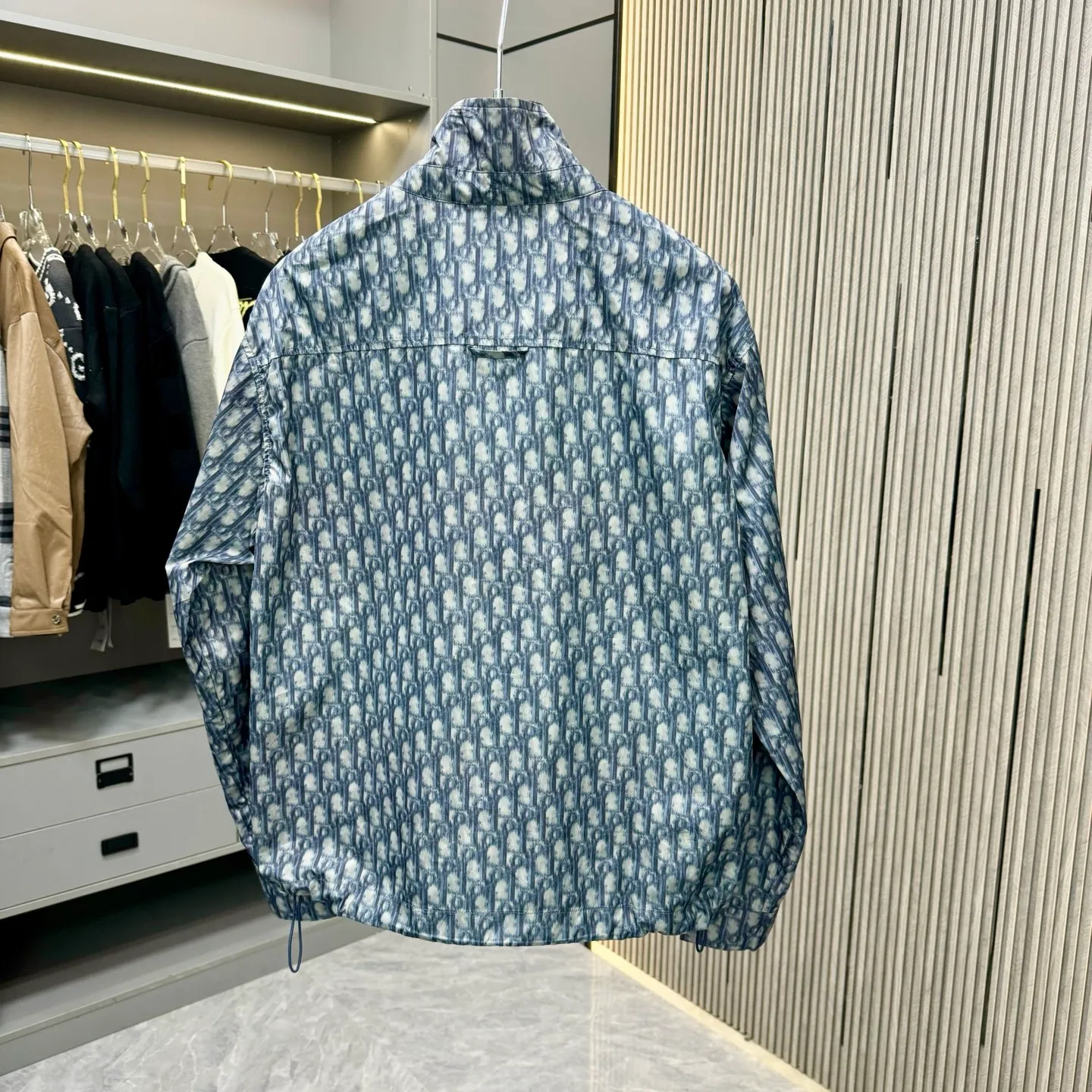 🅿️360 Dior Dior 25 early autumn new zipper shirt, golden Oblique print, made of blue technical fabric, chest patch pocket, drawstring design on both sides of the hem, unique, loose fit SMLXL