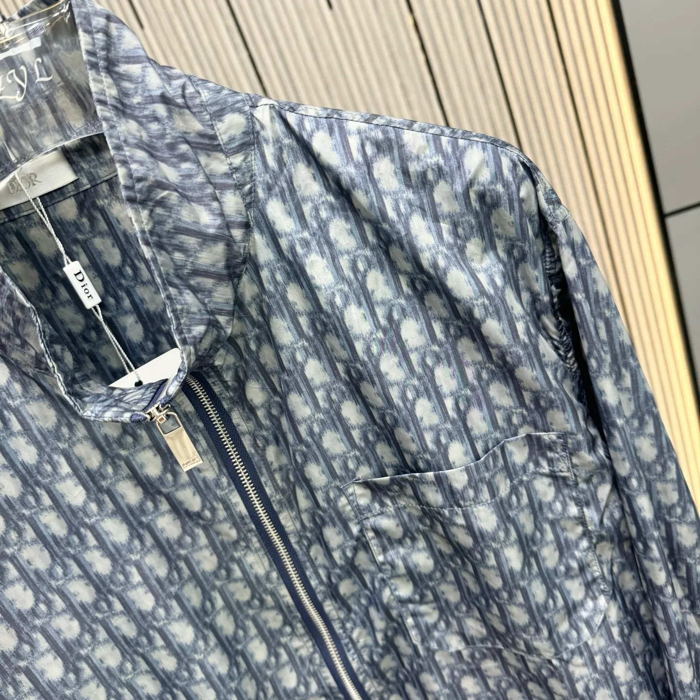 🅿️360 Dior Dior 25 early autumn new zipper shirt, golden Oblique print, made of blue technical fabric, chest patch pocket, drawstring design on both sides of the hem, unique, loose fit SMLXL