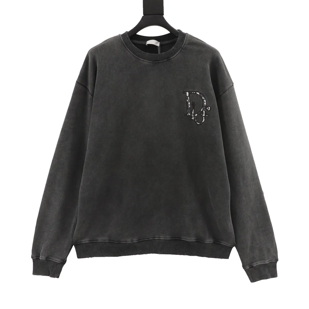🅿️540 DIOR/Dior washed embroidered letter round neck sweatshirt. Customized high-weight knitted cotton fabric carefully made. It feels particularly solid, has a full texture, is soft and delicate, and is comfortable for the upper body. It has excellent moisture absorption and perspiration performance, and is not stuffy! The logo written in cursive on the chest is very conspicuous and highly recognizable! The loose OS cut is in line with the current trend aesthetic. It is very tolerant and can be worn casually to create a concave shape easily! size：S-L