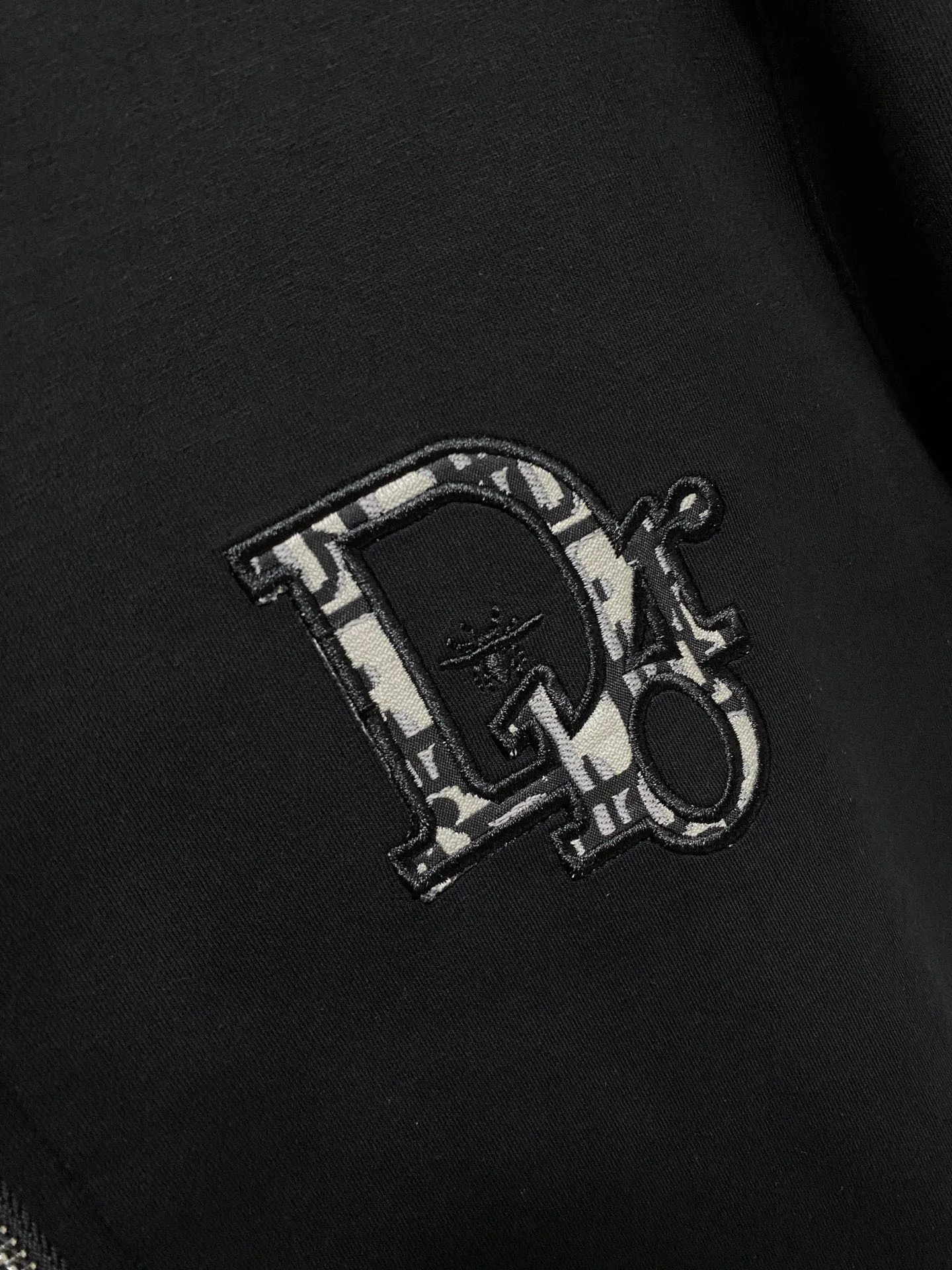 🅿️720 [DiOR Dior] hot-selling suit is coming. Focus on the original version of the official website. 2025 new hot-selling cardigan and sweatshirt suit. The original order is the best. 🇭🇰The meticulous work of top designers is dedicated to a fitting and perfect upper body effect. All-natural high-quality Tencel Roman cotton 100%, close-fitting comfort, noble and elegant! Original hardware embodies elegance and nobility! Counter size: M-3XL (maximum wear up to 190 pounds)