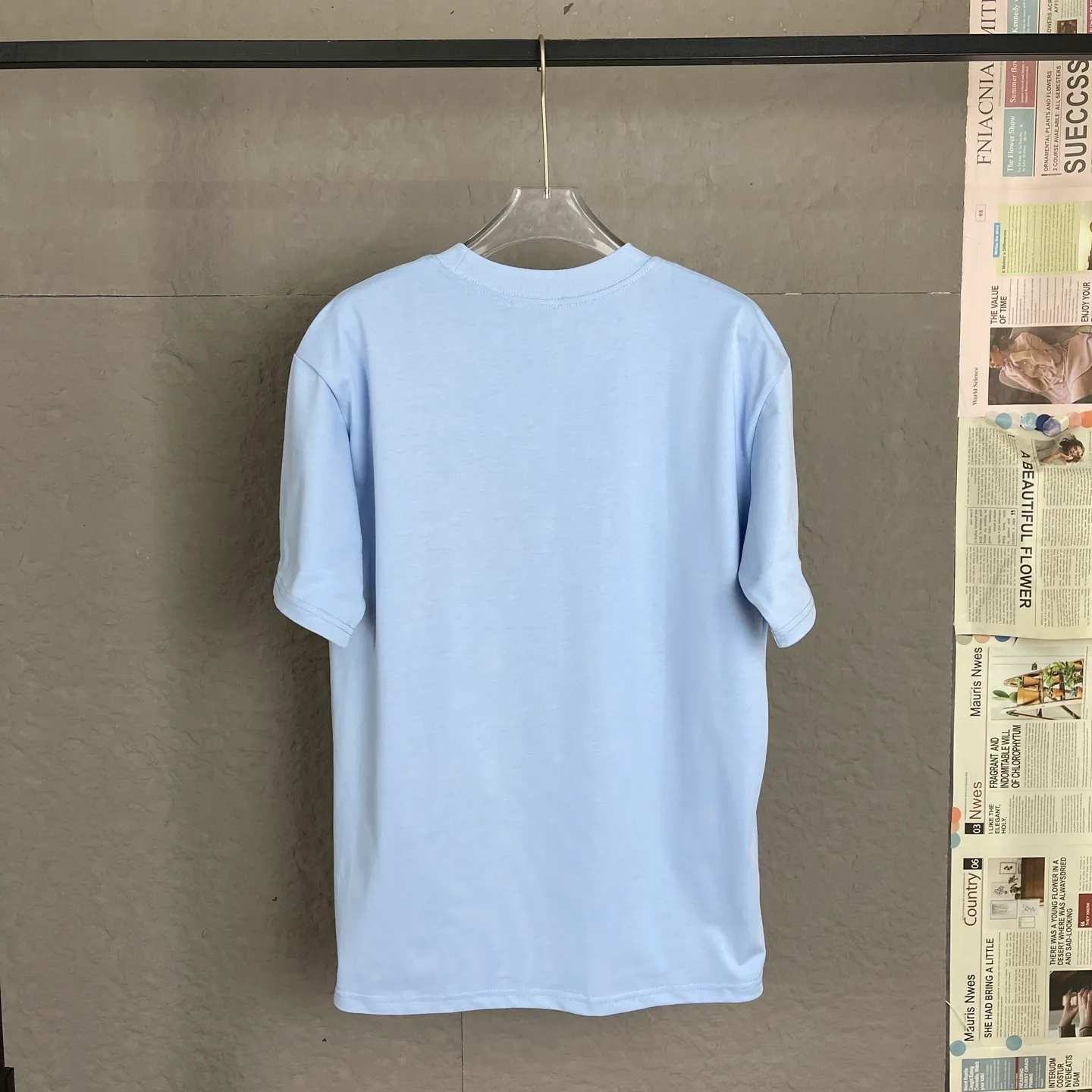 🅿️180 /A13 DIOR couture blade embroidered short-sleeved T-shirt. Exclusively customized with 300 grams of original board. Double yarn pure cotton fabric texture is very soft and comfortable. 100% different from the market's top fabrics (no shrinkage, no deformation, no pilling). Matched with 320 grams of 1x1 thread (fabric thread is dyed in the same vat, no color difference, not easy to deform). Original 1:1 version. Original 1:1 customized accessories. Collar label Care label, tag, packaging (perfect details) Size: S-XL Color: apricot, white, blue, gray, dark gray
